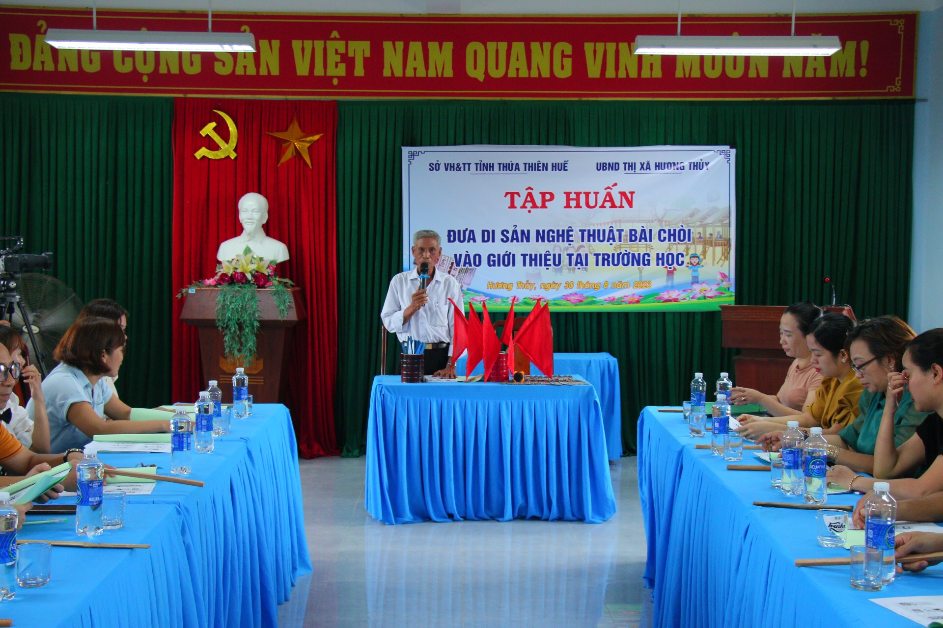 Bảo vệ, phát huy giá trị di sản nghệ thuật Bài Chòi tại Thừa Thiên Huế - Ảnh 2. Bảo vệ, phát huy giá trị di sản nghệ thuật Bài Chòi tại Thừa Thiên Huế - Ảnh 2.