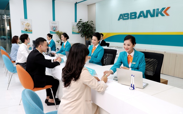 ABBANK tăng cường hỗ trợ doanh nghiệp SME đẩy mạnh kinh doanh năm 2024 - Ảnh 1.