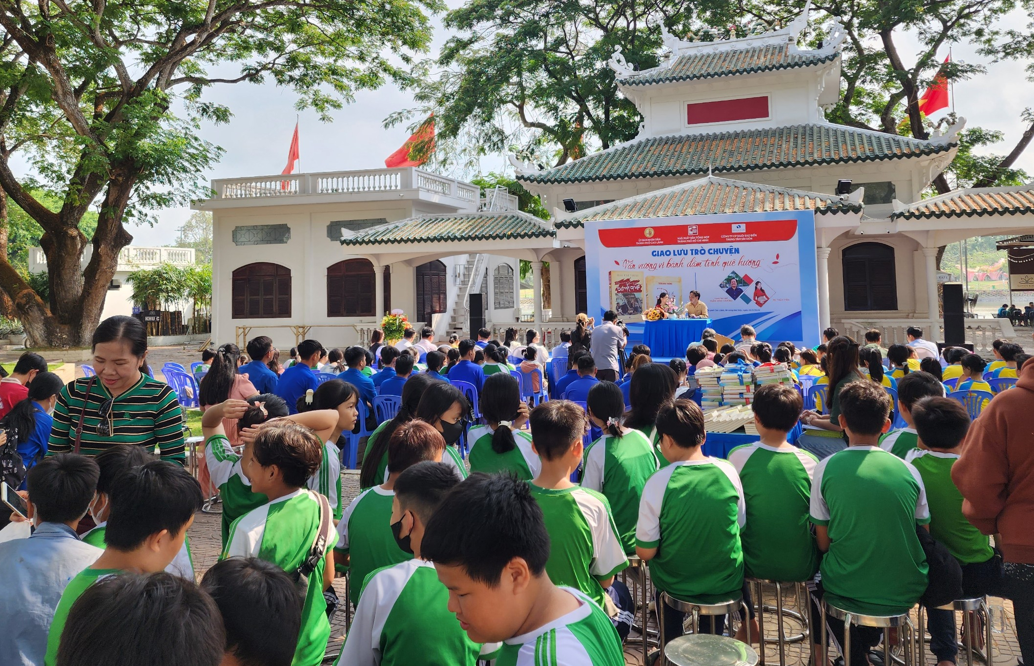 Pratar om den unika folkkulturen i Nio Drakarnas land - Foto 1. Trò chuyện về những nét văn hoá dân gian đặc sắc của vùng đất Chín Rồng - Ảnh 1.