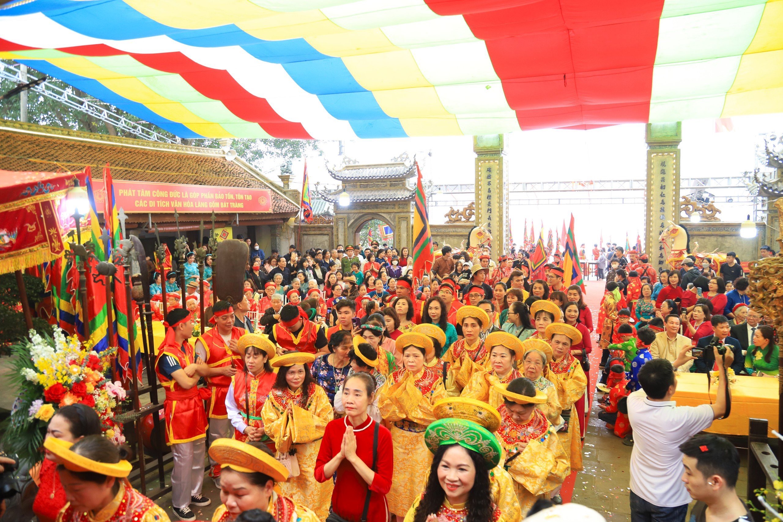 Khám phá nét đẹp độc đáo của lễ hội làng cổ Bát Tràng - Ảnh 15.