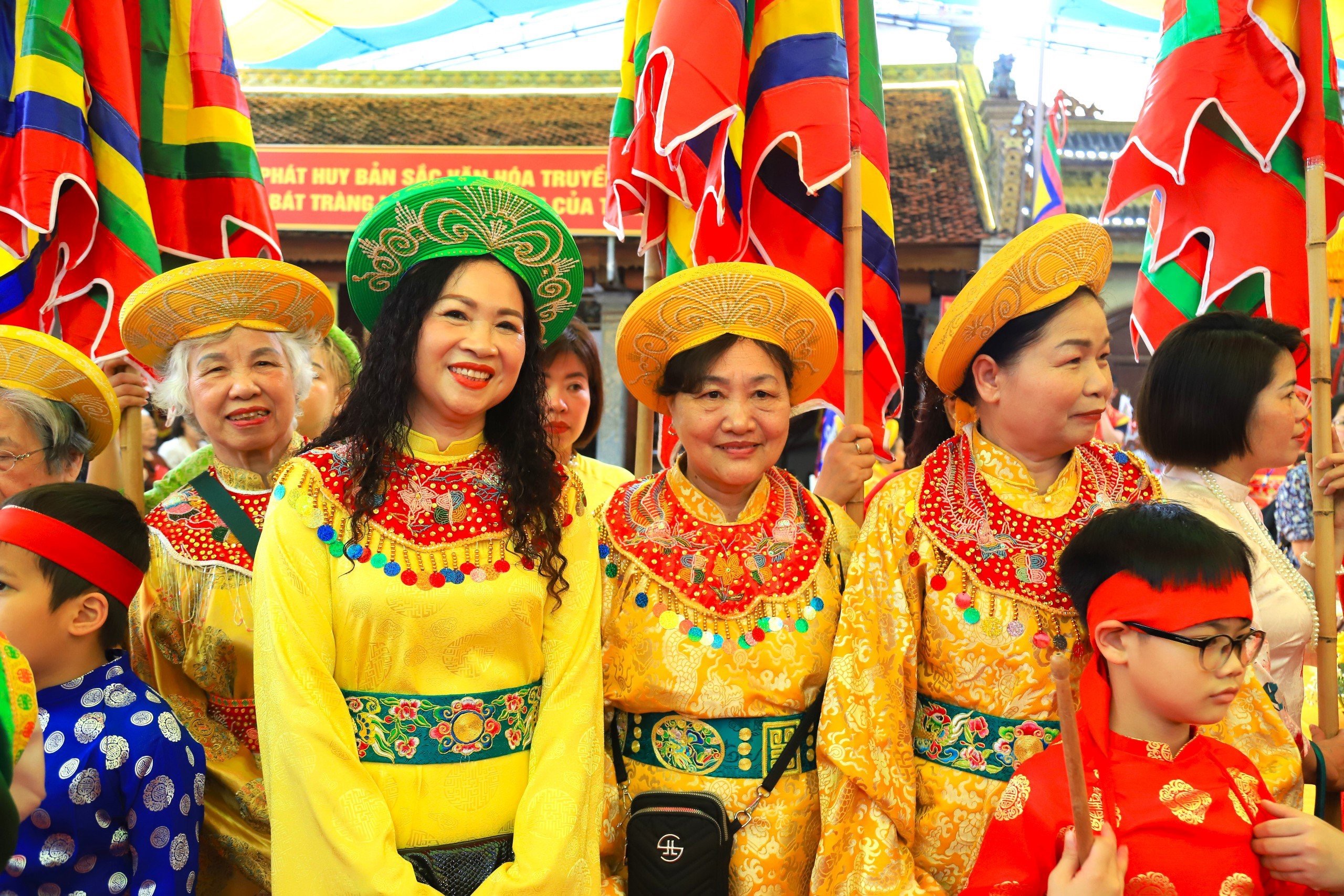 Khám phá nét đẹp độc đáo của lễ hội làng cổ Bát Tràng - Ảnh 16.