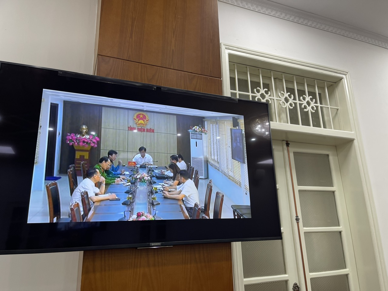 កម្មវិធីសិល្បៈអបអរសាទរខួបលើកទី 70 នៃជ័យជំនះ Dien Bien Phu៖ បង្ហាញពីអត្តសញ្ញាណវប្បធម៌របស់ប្រទេសជាតិ និងសេចក្តីប្រាថ្នាចង់បានសន្តិភាព - រូបថត 2. Chương trình nghệ thuật kỷ niệm 70 năm Chiến thắng Điện Biên Phủ: thể hiện bản sắc văn hóa và khát vọng hòa bình của dân tộc - Ảnh 2.