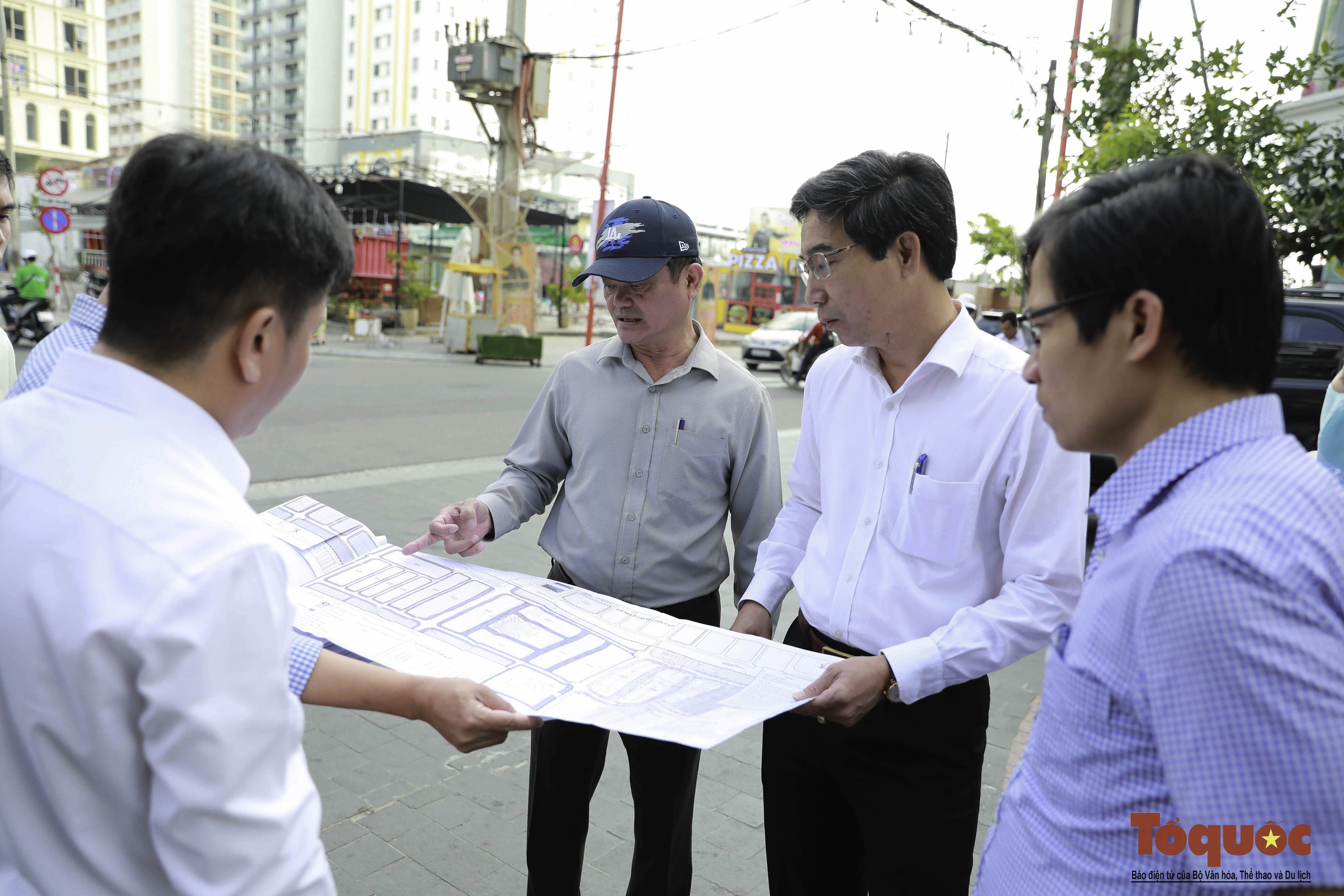 ទីក្រុង Da Nang៖ «វិថីលោកខាងលិច» នឹងបន្តកែទម្រង់ថ្មី ដើម្បីទាក់ទាញភ្ញៀវទេសចរ! - រូបថត ២. Đà Nẵng: “Phố Tây” sẽ tiếp tục được làm mới để hút khách du lịch! - Ảnh 2.