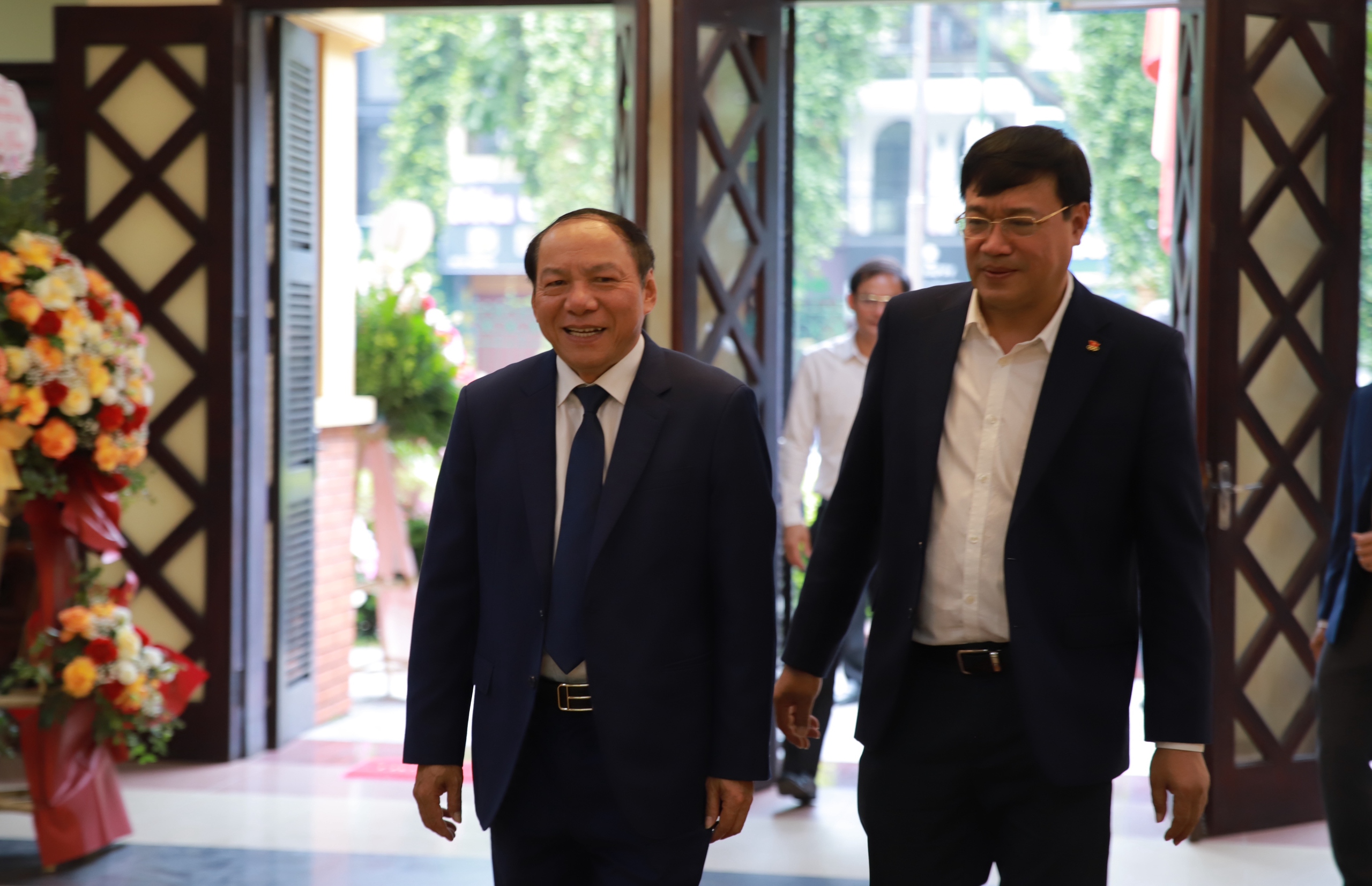 Bộ trưởng Nguyễn Văn Hùng làm việc với Cục Thể dục Thể thao - Ảnh 1.