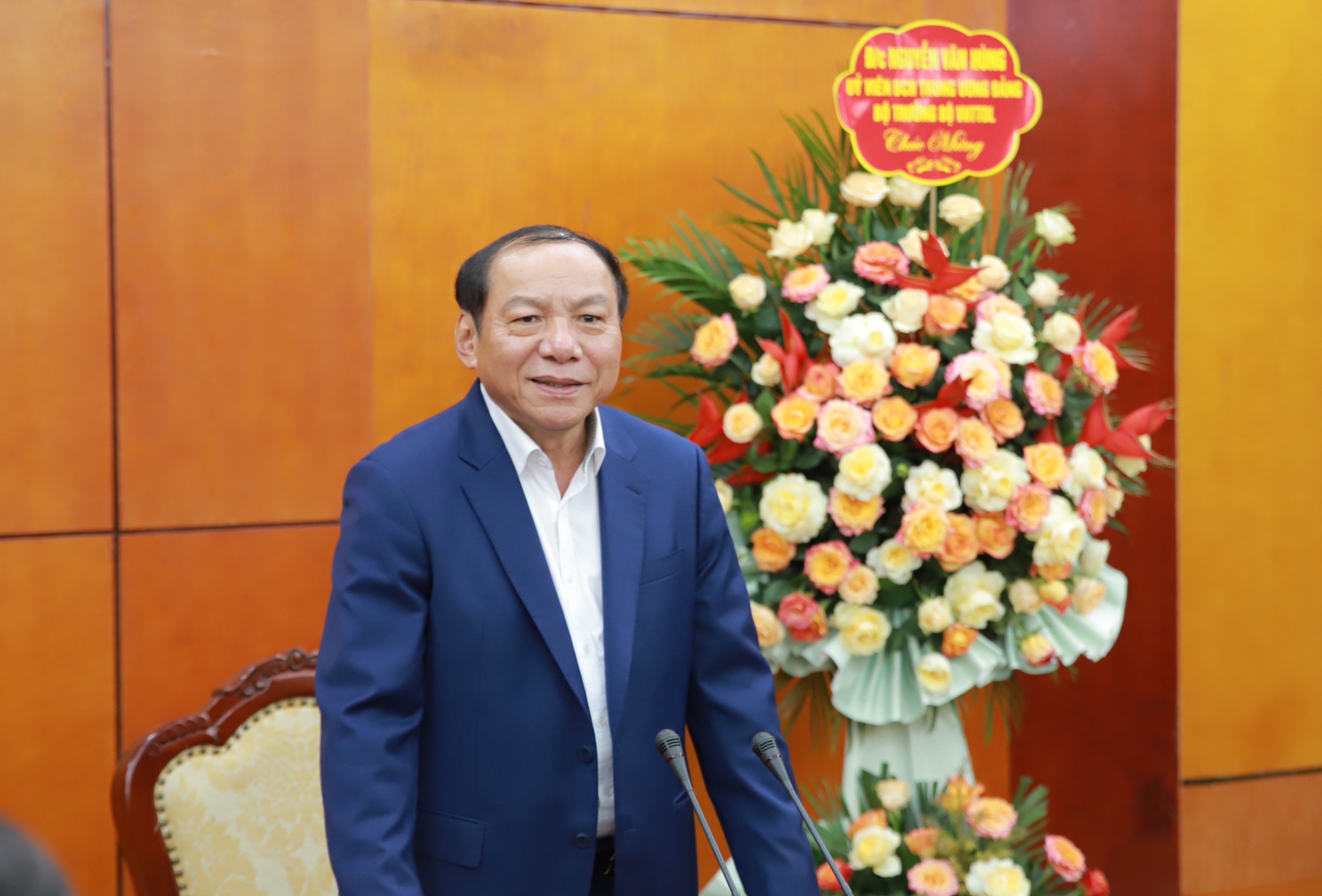 Bộ trưởng Nguyễn Văn Hùng làm việc với Cục Thể dục Thể thao - Ảnh 4.
