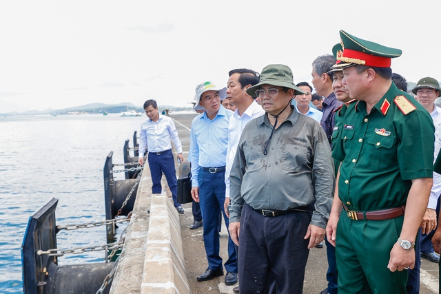 Thủ tướng khảo sát, chỉ đạo giải quyết các vấn đề cấp bách tại Phú Quốc - Ảnh 1.