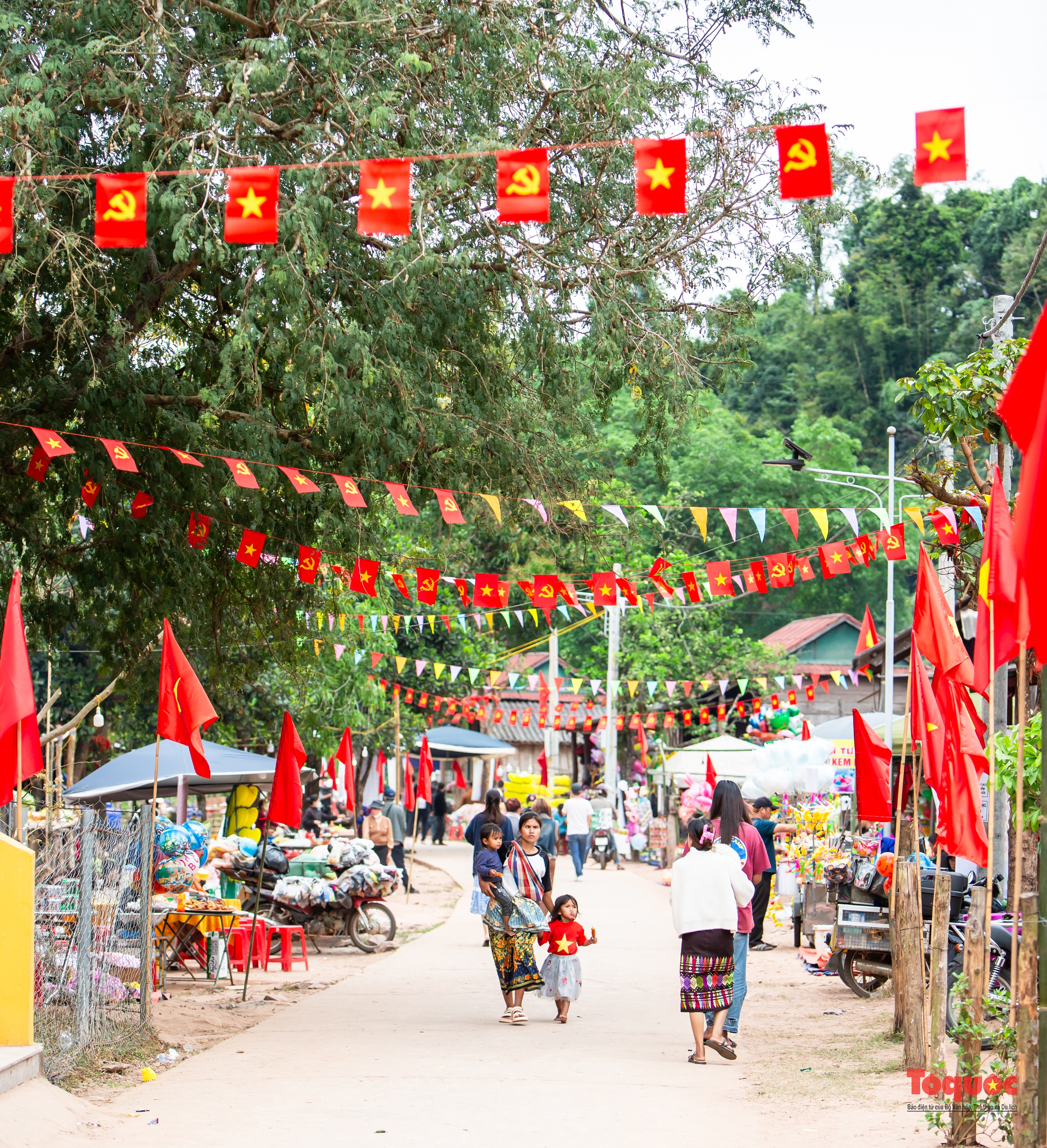 Độc đáo lễ hội đập trống của người Ma Coong - Ảnh 2.