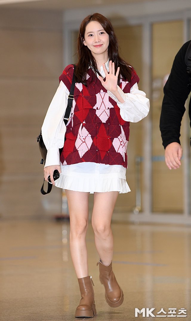 Thời trang sân bay đơn giản mà sành điệu xuất sắc của Yoona ở tuổi 34 - Ảnh 8.
