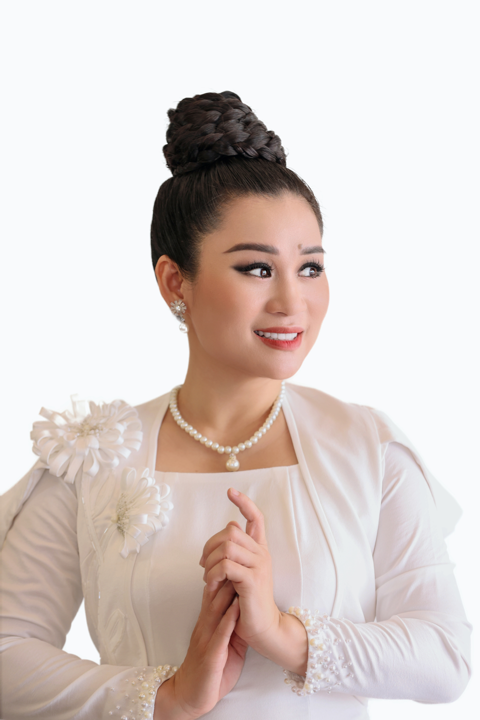 O principal diretor de ópera de Hong Kong encena Carmen para a Ópera e Balé Nacional do Vietnã - Foto 2. Đạo diễn Opera hàng đầu của HongKong dàn dựng vở Carmen cho Nhà hát Nhạc Vũ Kịch Việt Nam - Ảnh 2.