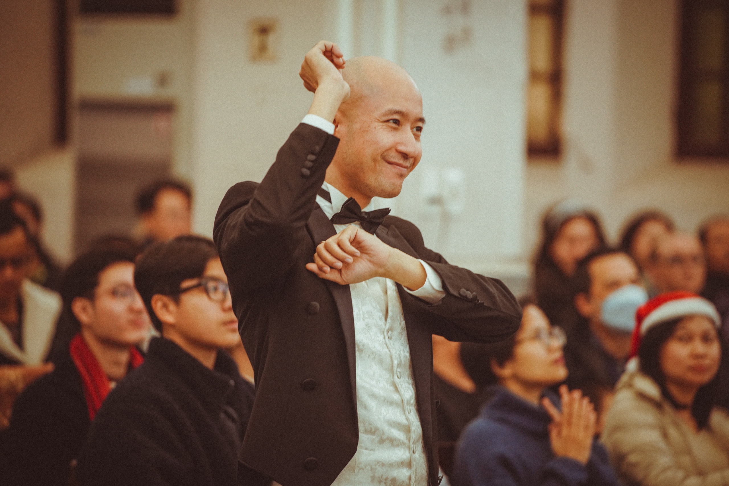 O principal diretor de ópera de Hong Kong encena Carmen para a Ópera e Balé Nacional do Vietnã - Foto 3. Đạo diễn Opera hàng đầu của HongKong dàn dựng vở Carmen cho Nhà hát Nhạc Vũ Kịch Việt Nam - Ảnh 3.