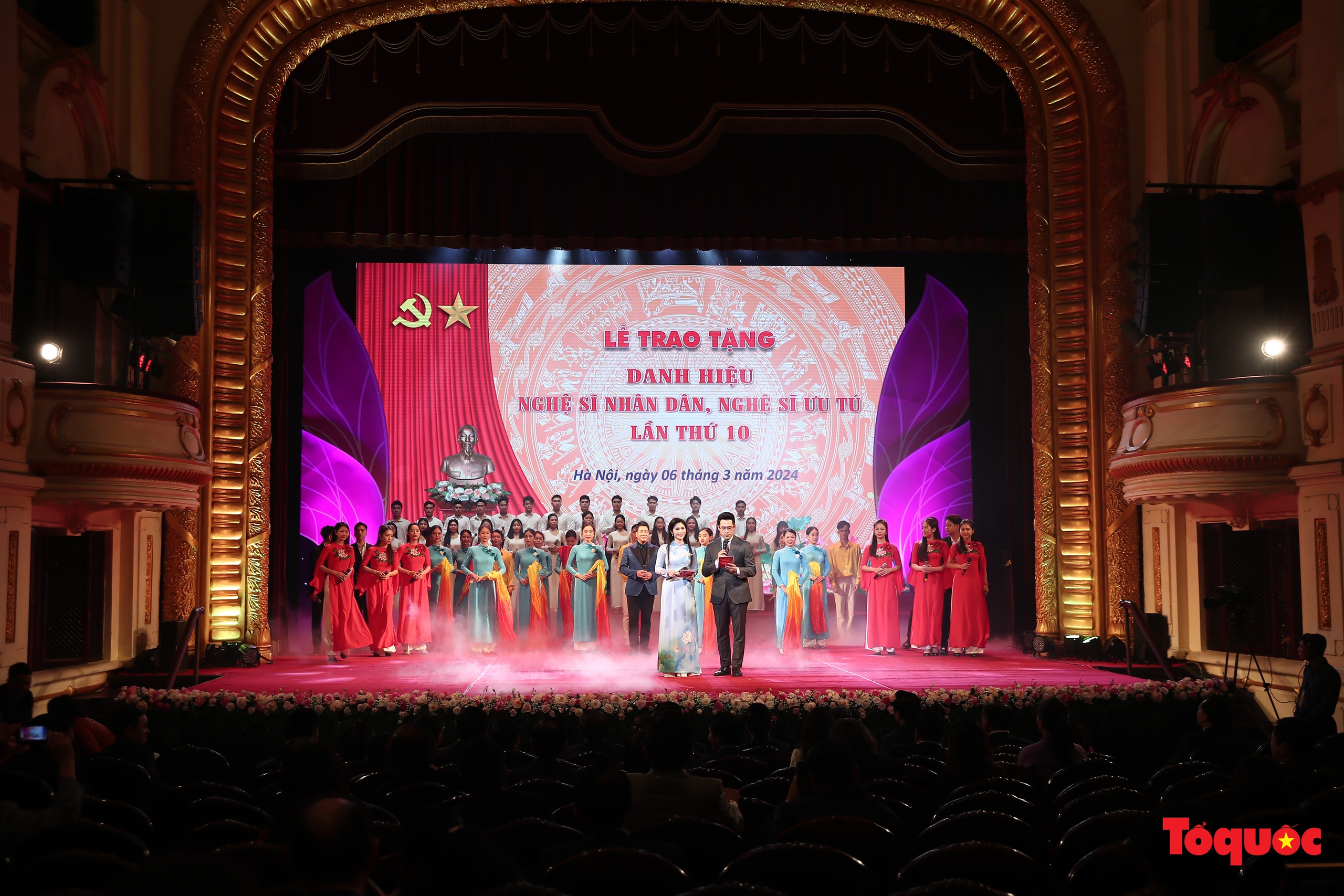 Toàn cảnh Lễ trao tặng danh hiệu Nghệ sĩ Nhân dân, Nghệ sĩ Ưu tú lần thứ 10 - Ảnh 1.