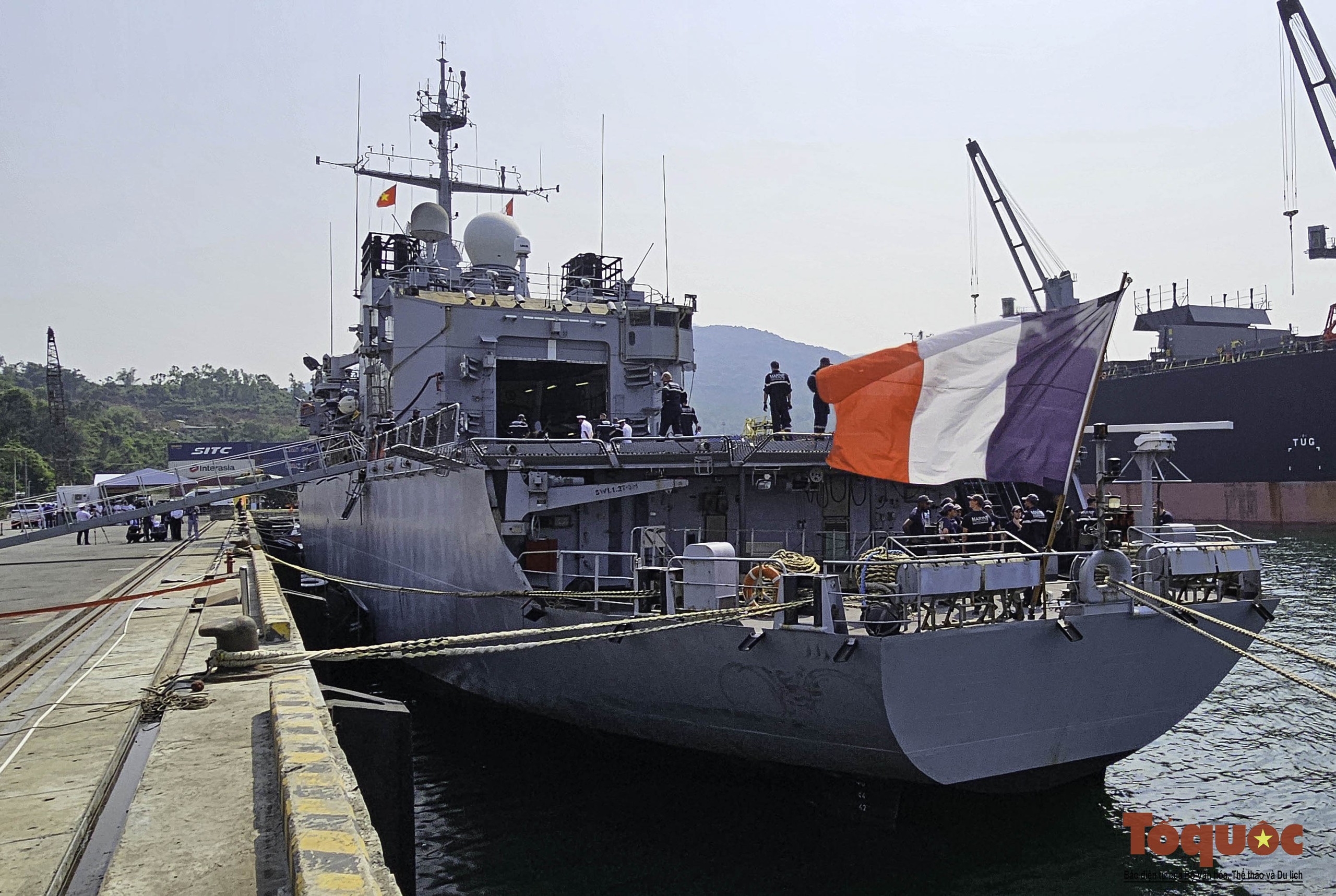 Hình ảnh tàu hải quân Pháp tới Đà Nẵng - Ảnh 15.