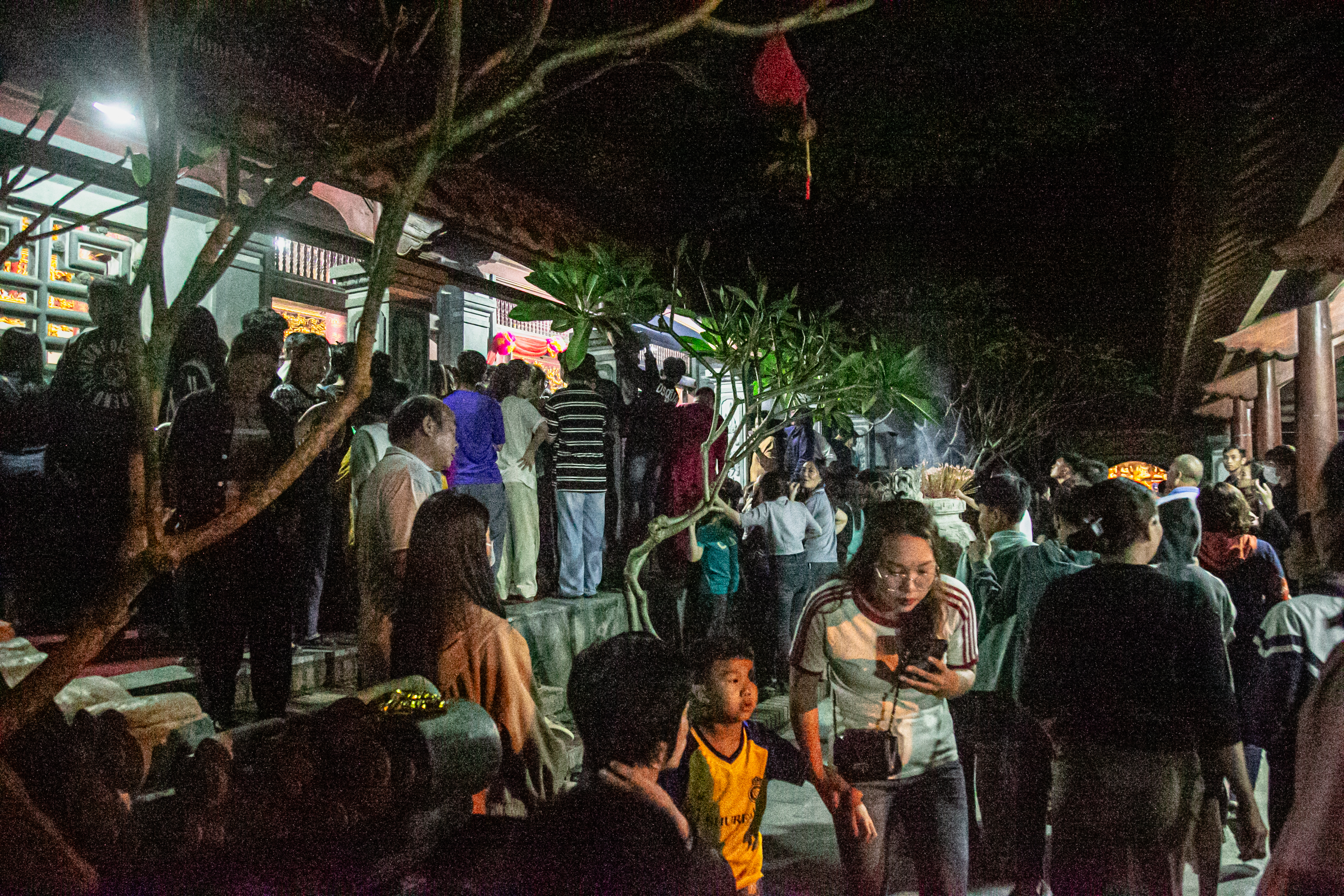 Quang Binh: Touristen aus aller Welt kommen zum „Hoanh Son Thanh Mau“-Festival – Foto 6. Quảng Bình: Du khách thập phương đến với lễ hội "Hoành Sơn Thánh Mẫu" - Ảnh 6.