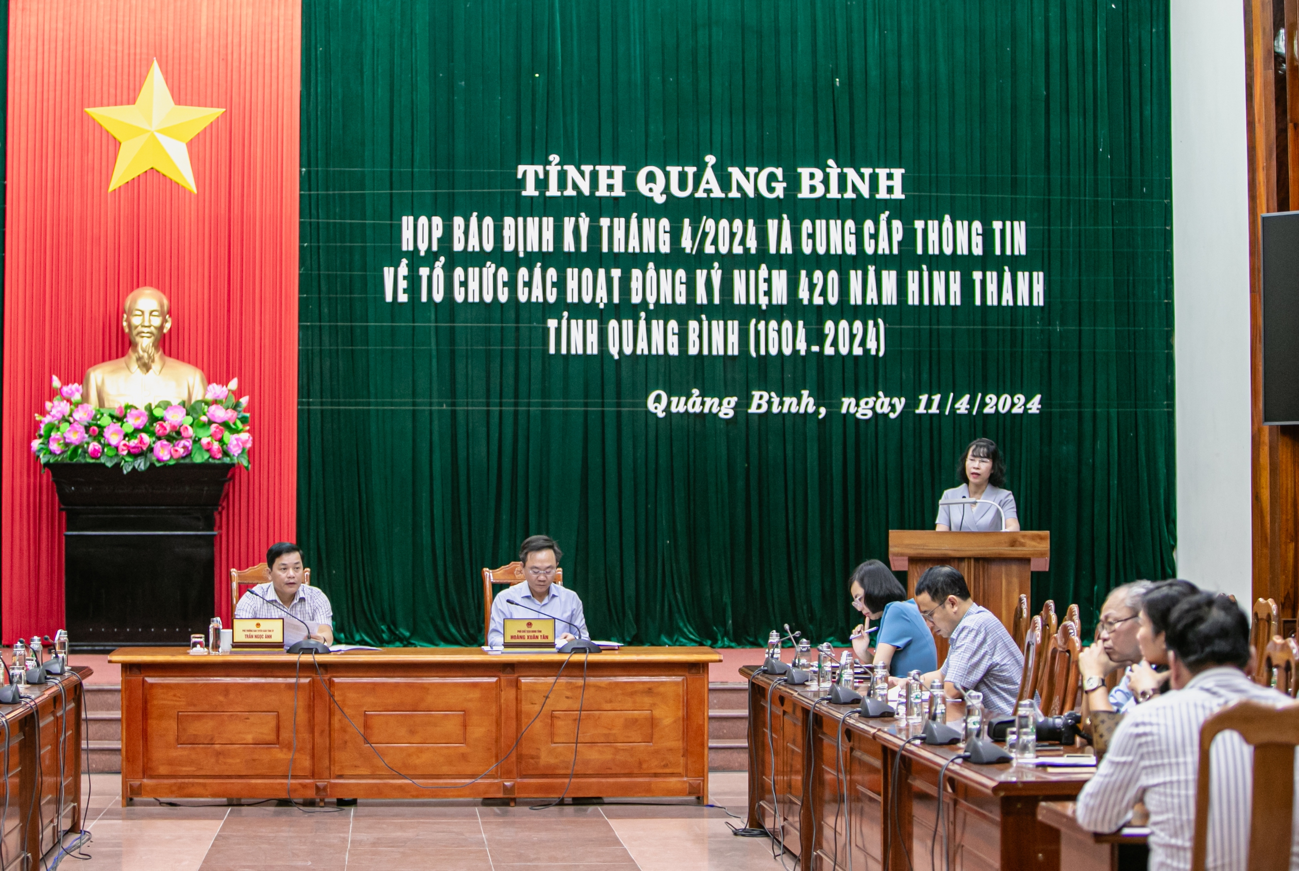 Veel activiteiten ter gelegenheid van de 420e verjaardag van de vorming van de provincie Quang Binh - Foto 2. Nhiều hoạt động trong dịp kỷ niệm 420 năm hình thảnh tỉnh Quảng Bình - Ảnh 2.