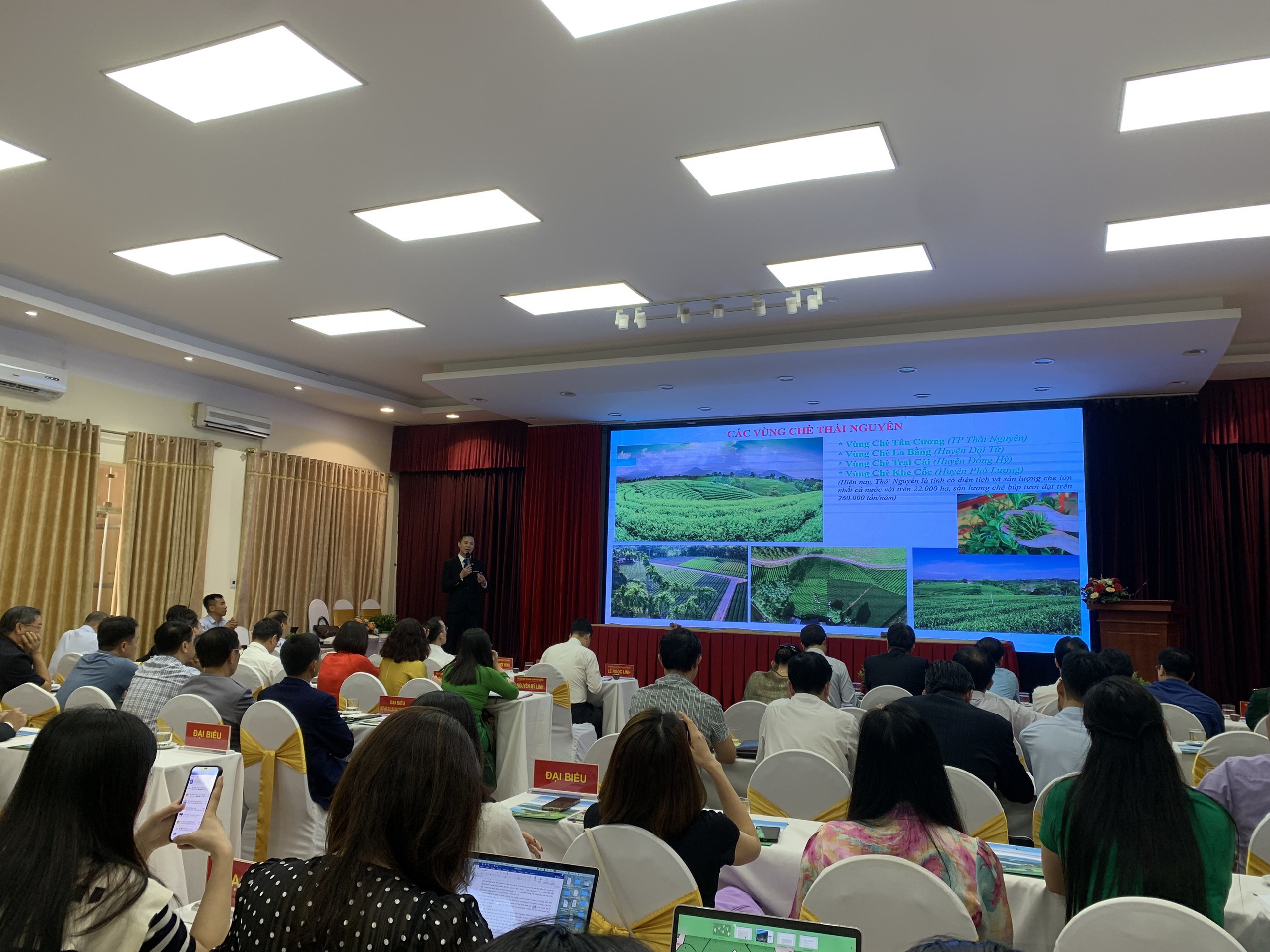 Thai Nguyen muss sich auf die Entwicklung des Tourismus in eine professionelle, moderne und tiefgreifende Richtung konzentrieren – Foto 1. Thái Nguyên cần tập trung phát triển du lịch theo hướng chuyên nghiệp, hiện đại, đi vào chiều sâu - Ảnh 1.