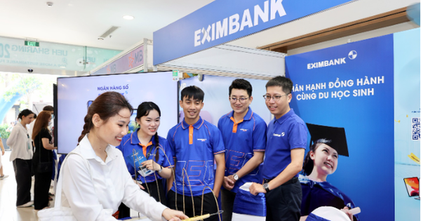 Eximbank tài trợ học bổng trị giá 300 triệu đồng cho đại học kinh tế thành phố Hồ Chí Minh - Ảnh 1.
