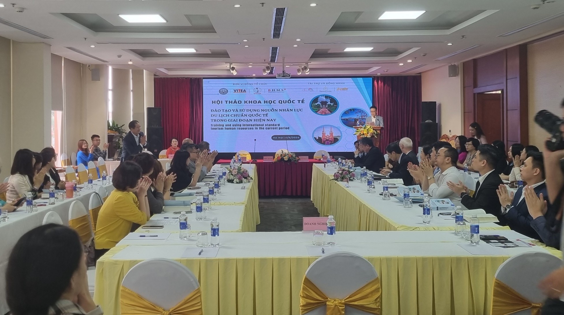 Cần đột phá trong đào tạo nhân lực du lịch ở Việt Nam hiện nay - Ảnh 1. Cần đột phá trong đào tạo nhân lực du lịch ở Việt Nam hiện nay - Ảnh 1.