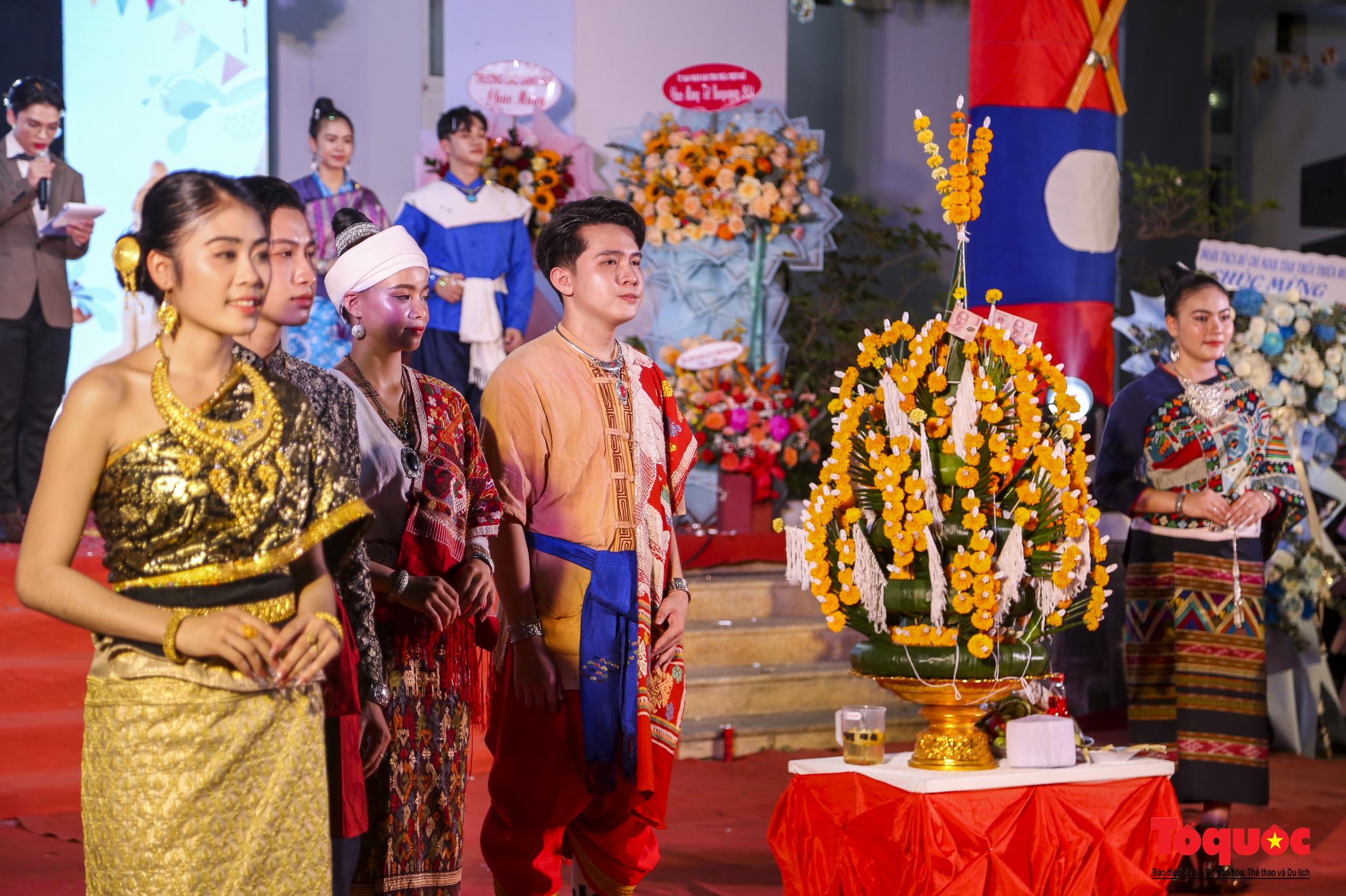 Lưu học sinh Lào tại Huế hân hoan đón Tết cổ truyền Bunpimay - Ảnh 2.