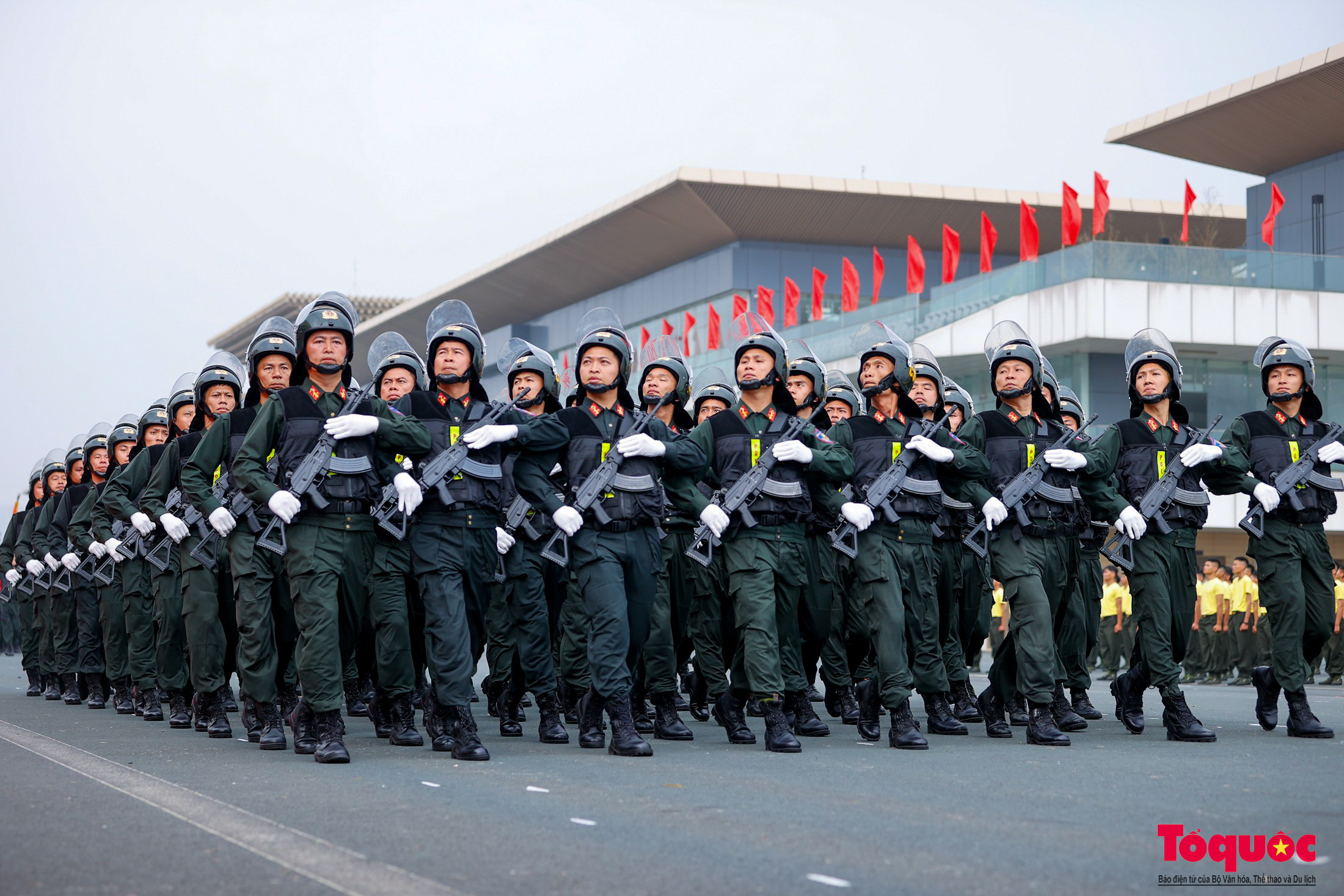 Chùm ảnh: Lễ kỷ niệm 50 năm Ngày truyền thống lực lượng Cảnh sát Cơ động - Ảnh 15.