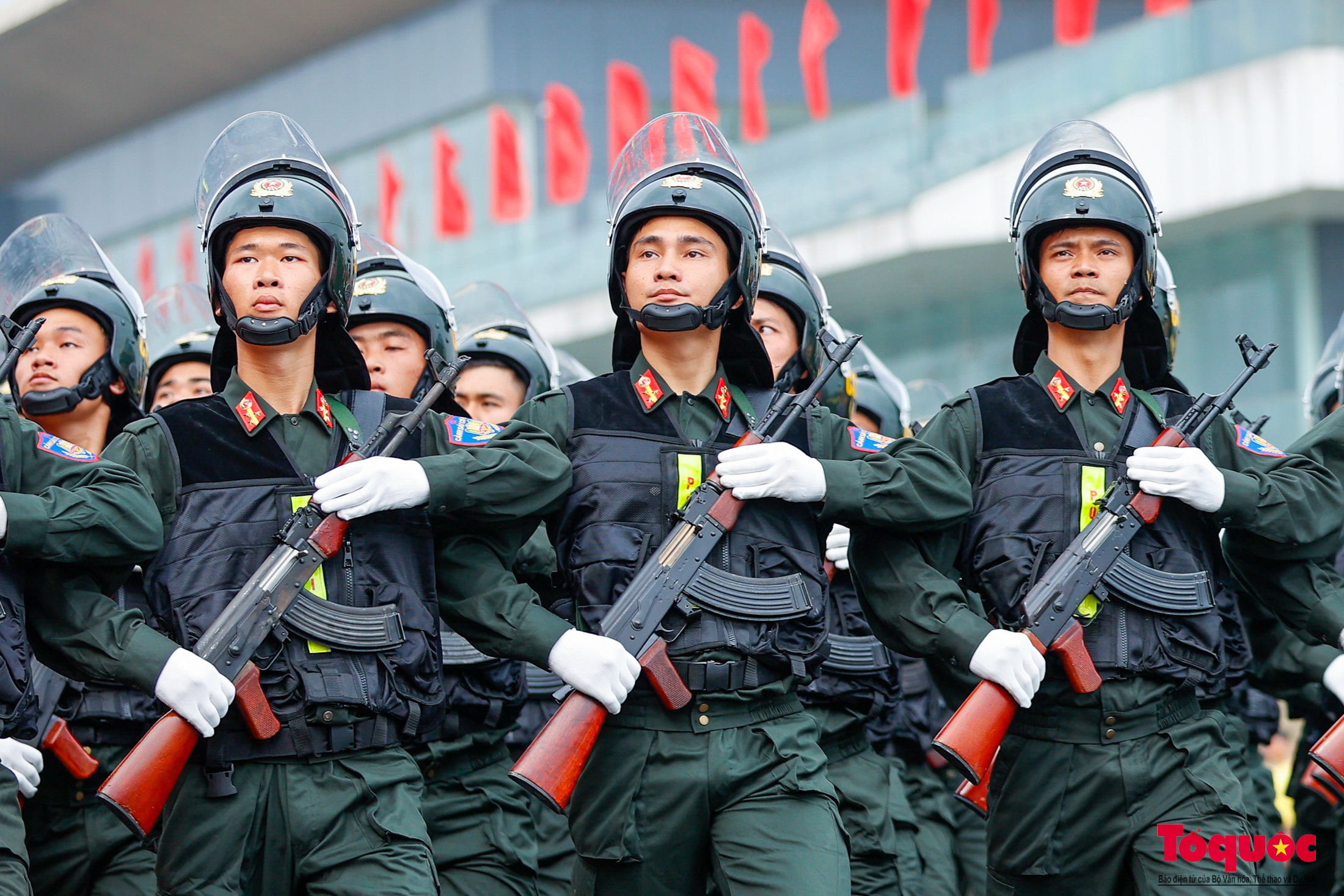 Chùm ảnh: Lễ kỷ niệm 50 năm Ngày truyền thống lực lượng Cảnh sát Cơ động - Ảnh 12.