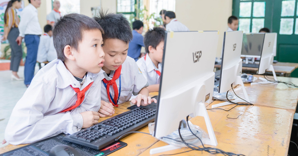 VSP trao tặng 15 bộ máy tính cho trường TH – THCS Tam Văn Thanh Hóa - Ảnh 1.