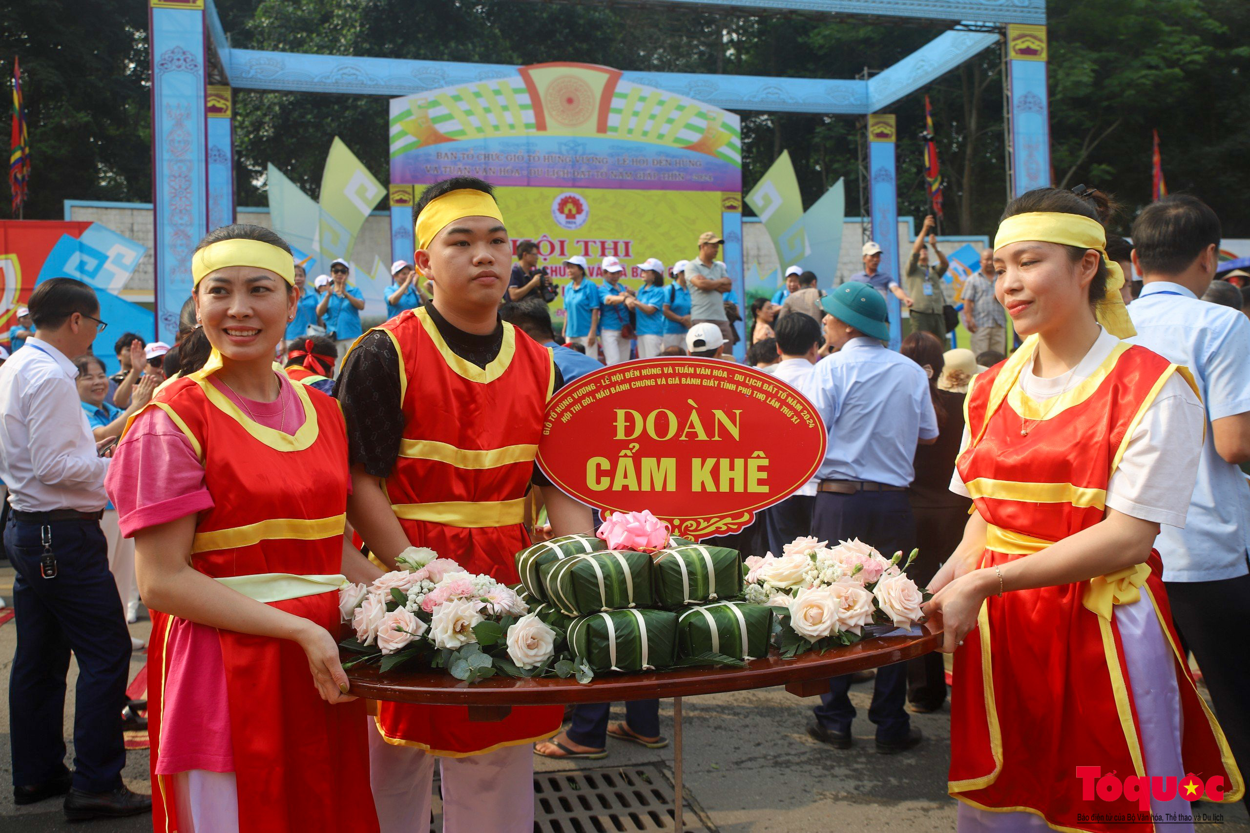 Sôi nổi hội thi gói bánh chưng, giã bánh giầy - Biểu tượng của lòng hiếu nghĩa tại Giỗ Tổ Hùng Vương 2024 - Ảnh 7.