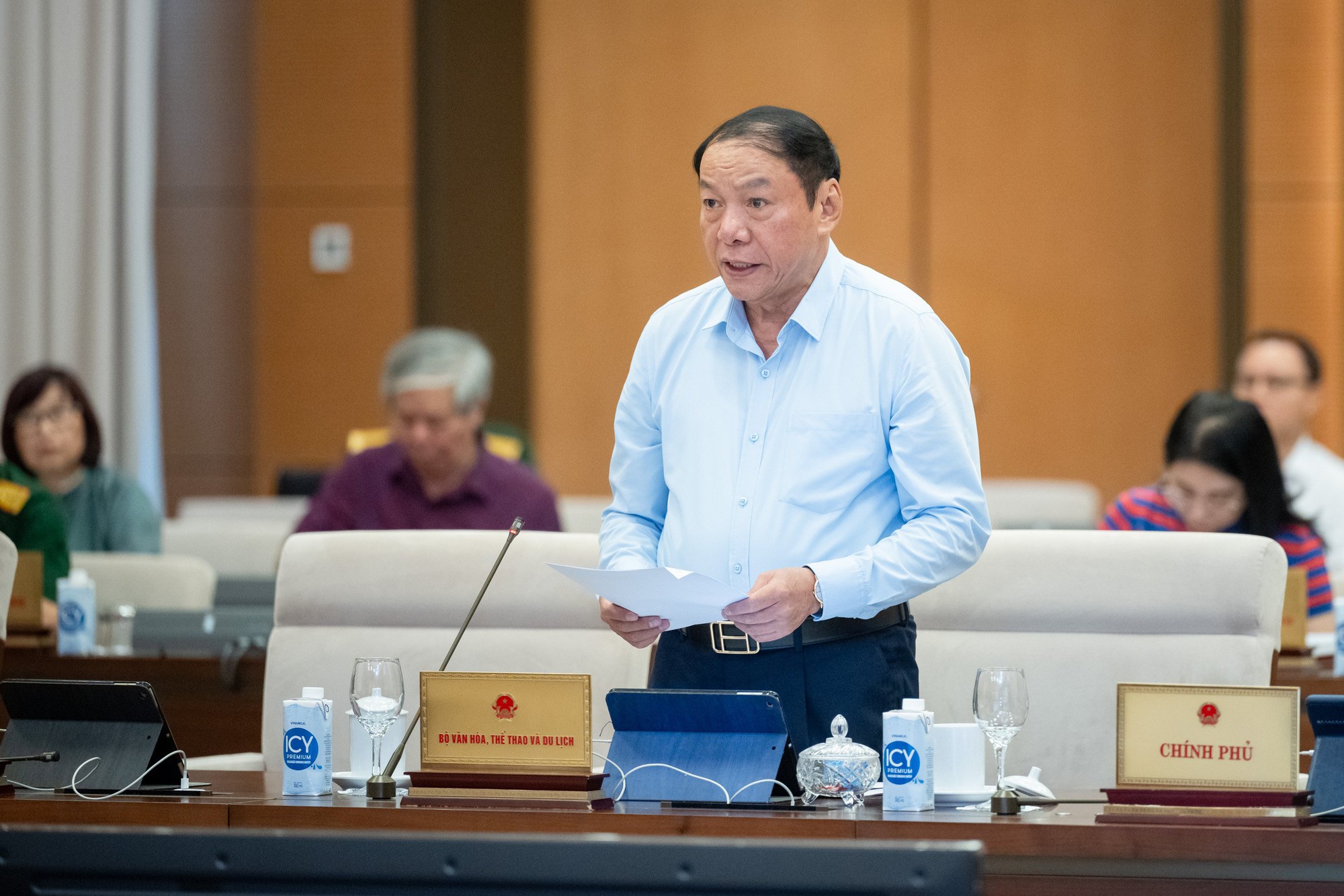 Bộ trưởng Nguyễn Văn Hùng: Xây dựng Luật Di sản văn hóa (sửa đổi) để kiến tạo sự phát triển lâu dài - Ảnh 1.