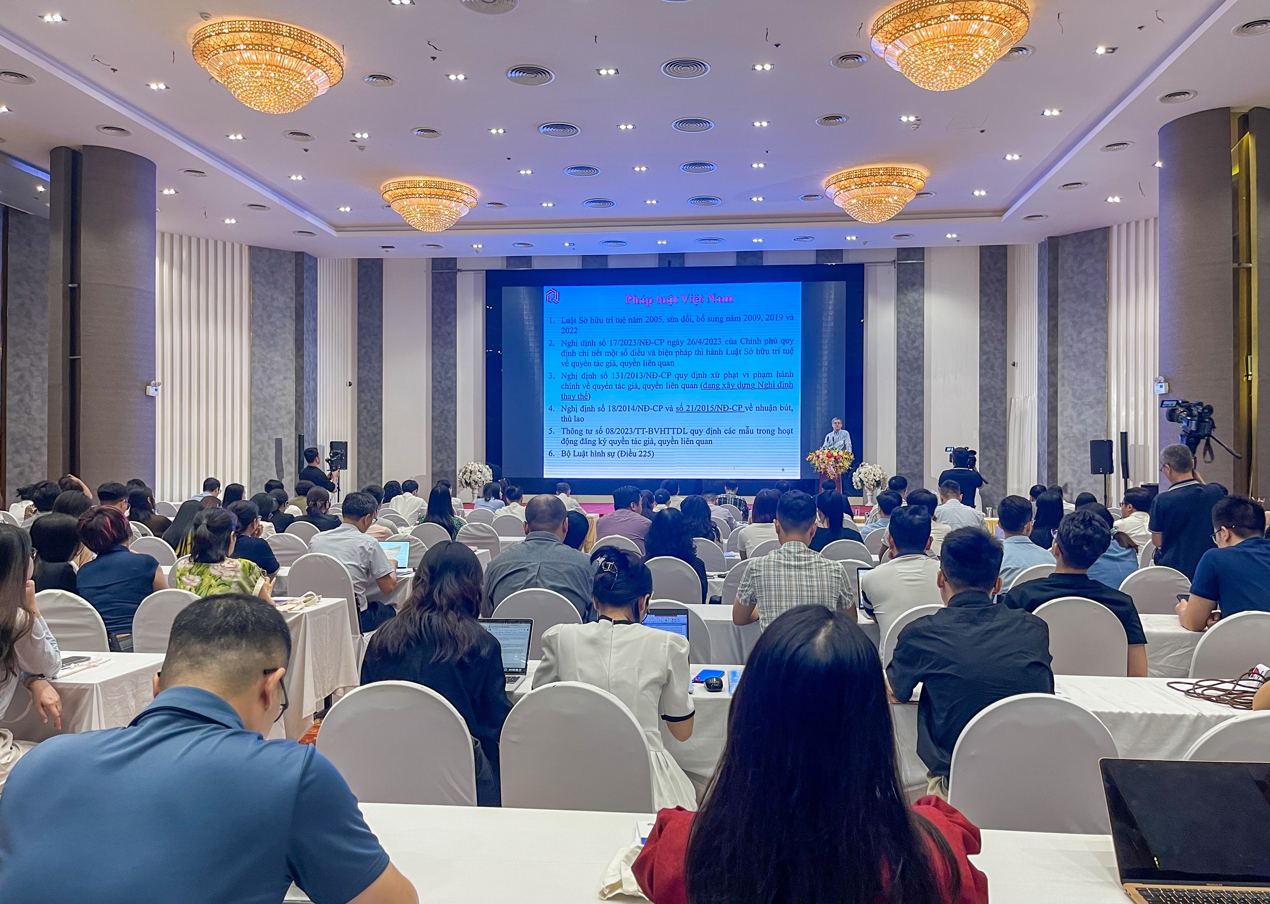 Förderung des Urheberrechtsschutzes für eine nachhaltige Entwicklung der Kulturwirtschaft - Foto 4. Thúc đẩy bảo vệ bản quyền hướng đến phát triển công nghiệp văn hóa bền vững - Ảnh 4.