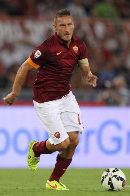 Cơ hội tranh tài trực tiếp cùng huyền thoại Francesco Totti và loạt nghệ sĩ hàng đầu dành cho fan bóng đá - Ảnh 2.