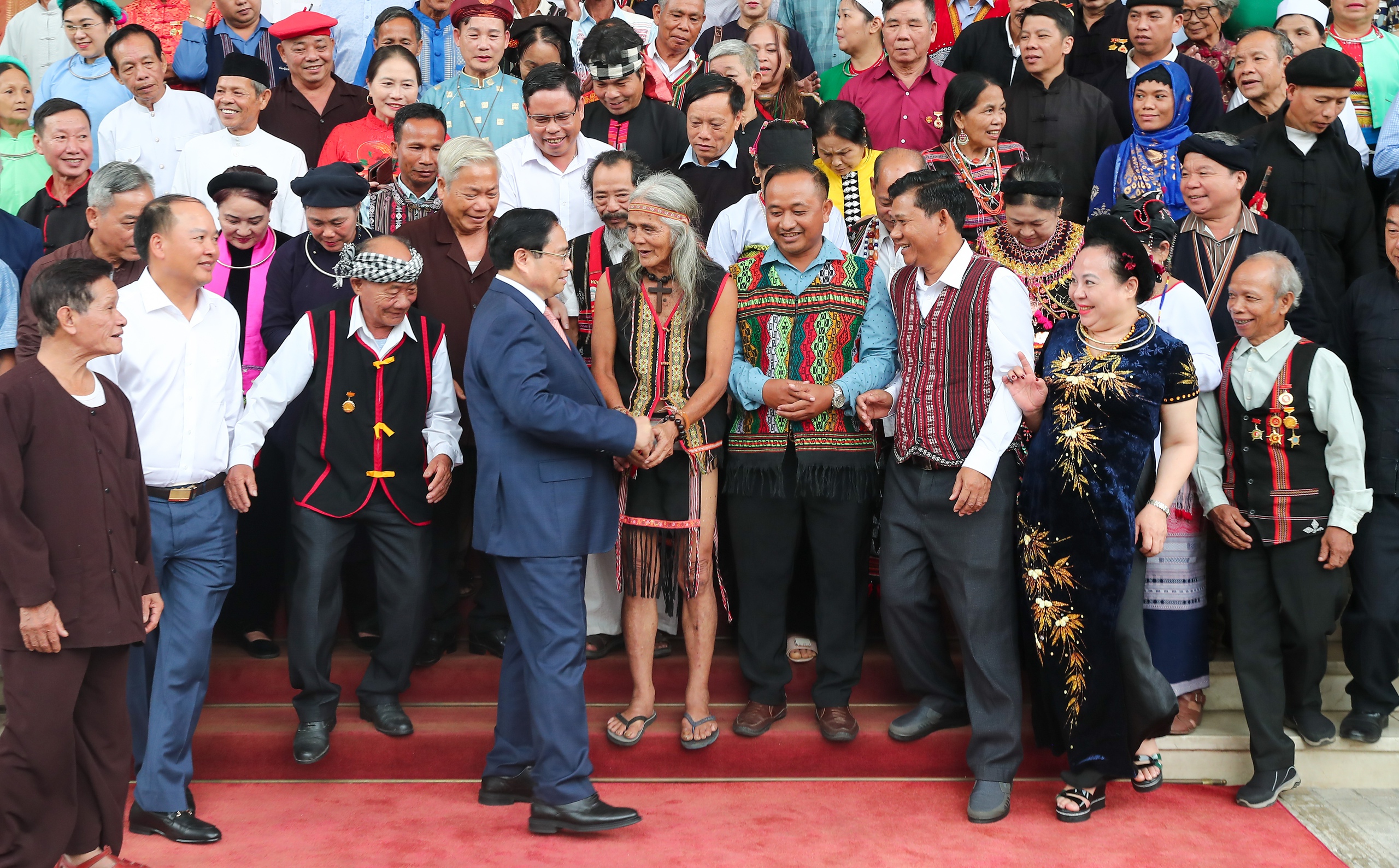 Thủ tướng Phạm Minh Chính gặp mặt các già làng, trưởng bản, nghệ nhân, người có uy tín - Ảnh 13.