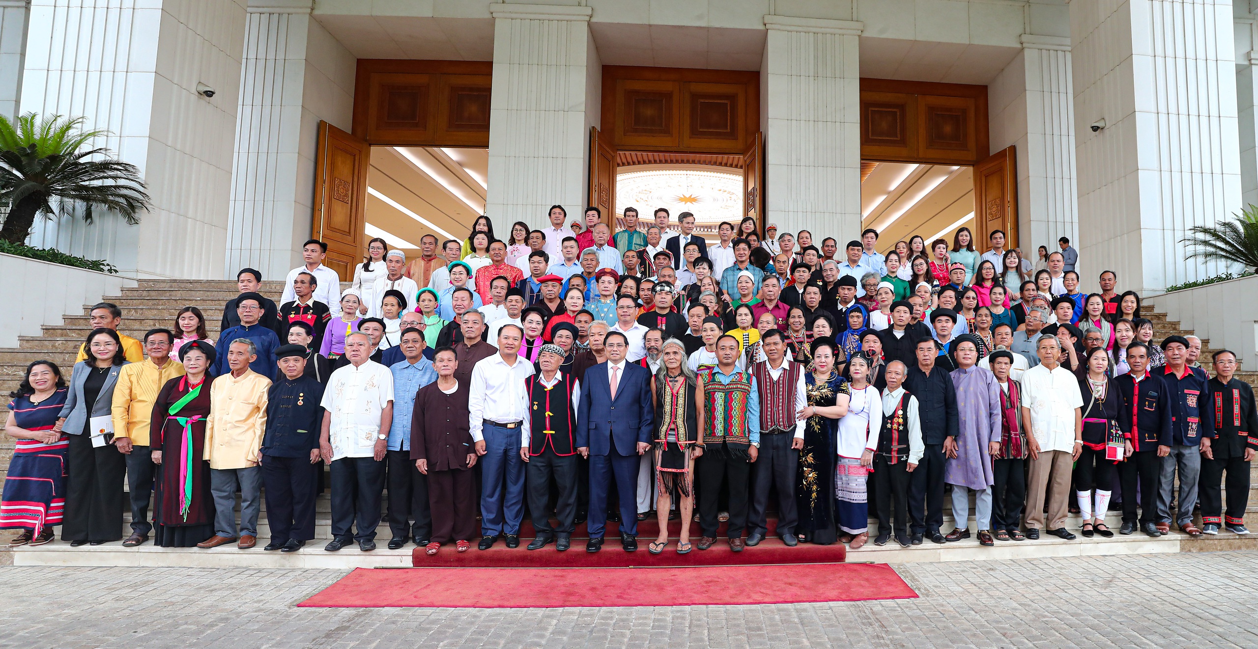 Thủ tướng Phạm Minh Chính gặp mặt các già làng, trưởng bản, nghệ nhân, người có uy tín - Ảnh 14.