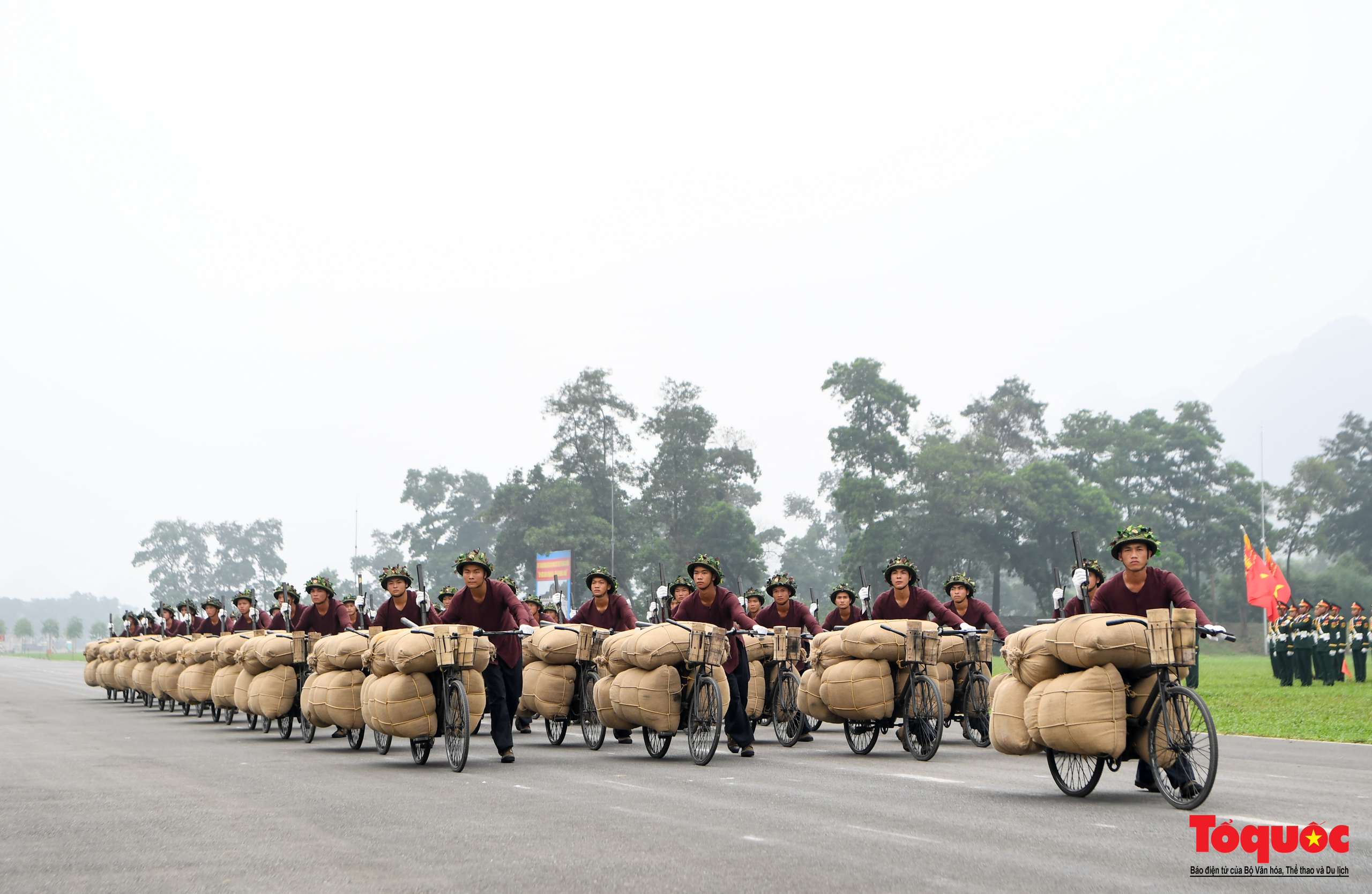 Tái hiện "binh chủng" xe đạp thồ Điện Biên Phủ huyền thoại - Ảnh 4.