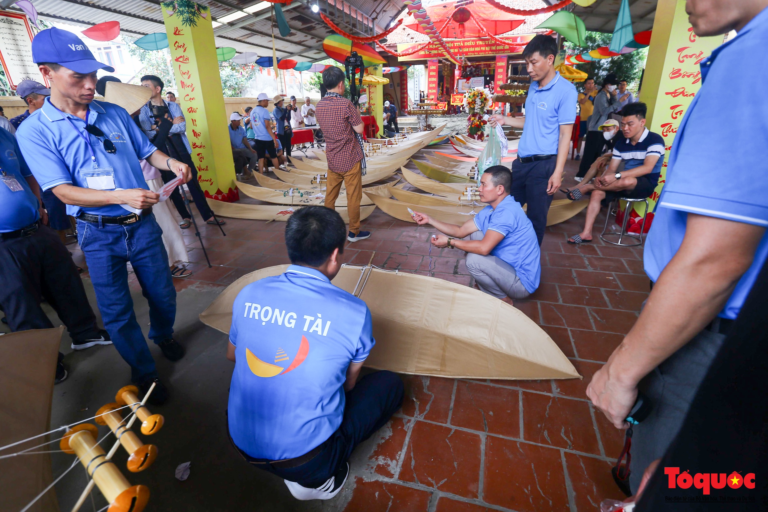 Màn thi đấu gay cấn tại lễ hội thi thả diều 'ngàn năm tuổi' ở làng Bá Dương Nội - Ảnh 5.