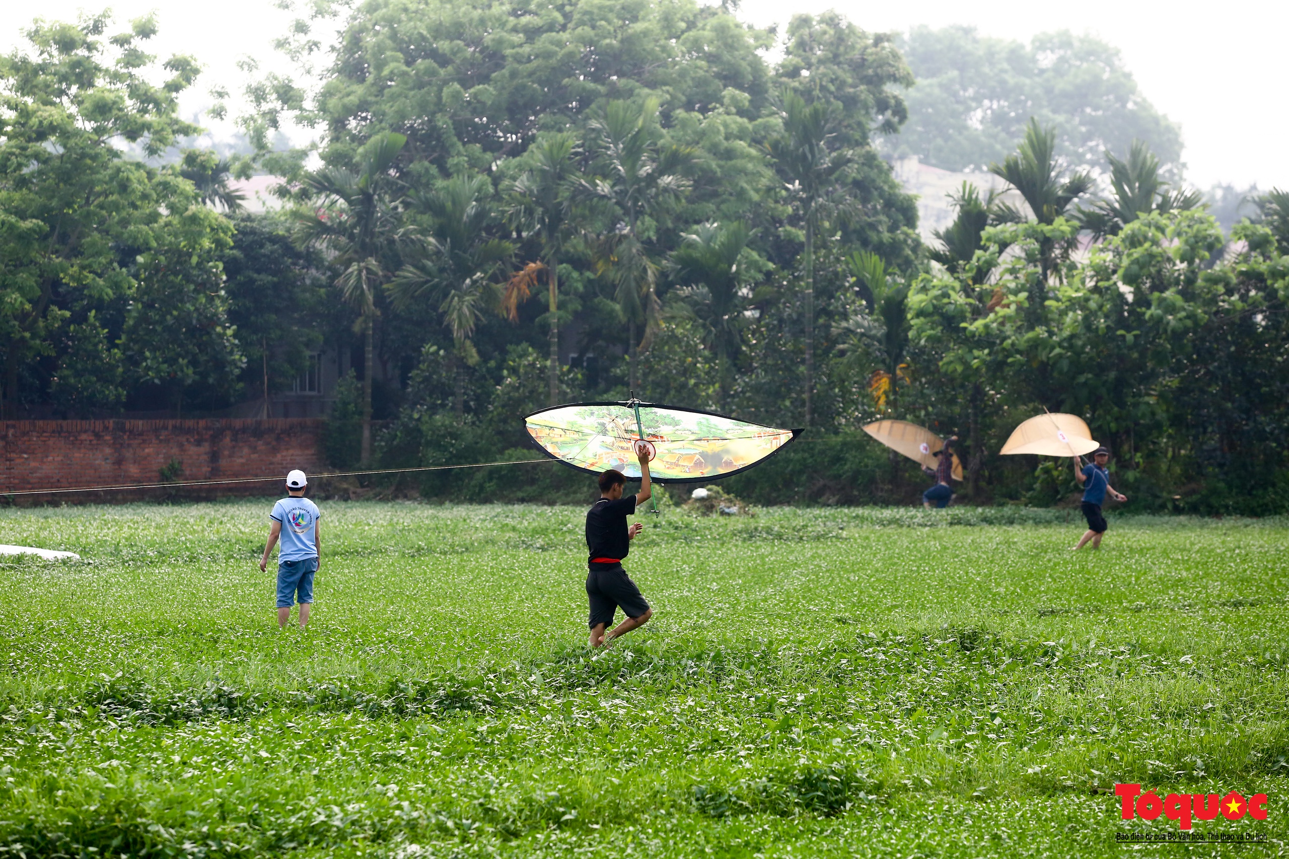 Màn thi đấu gay cấn tại lễ hội thi thả diều 'ngàn năm tuổi' ở làng Bá Dương Nội - Ảnh 14.