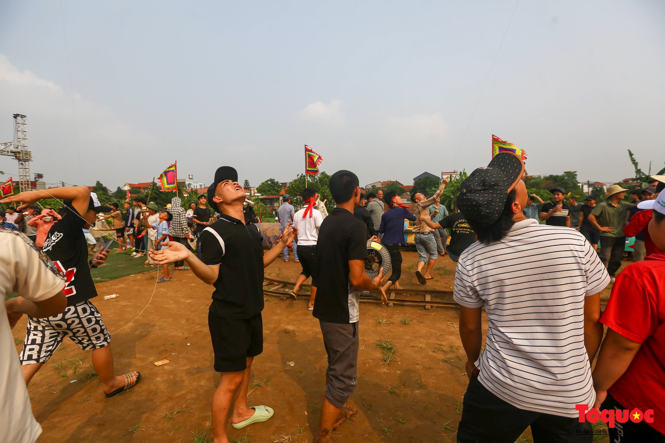 Màn thi đấu gay cấn tại lễ hội thi thả diều 'ngàn năm tuổi' ở làng Bá Dương Nội - Ảnh 20.