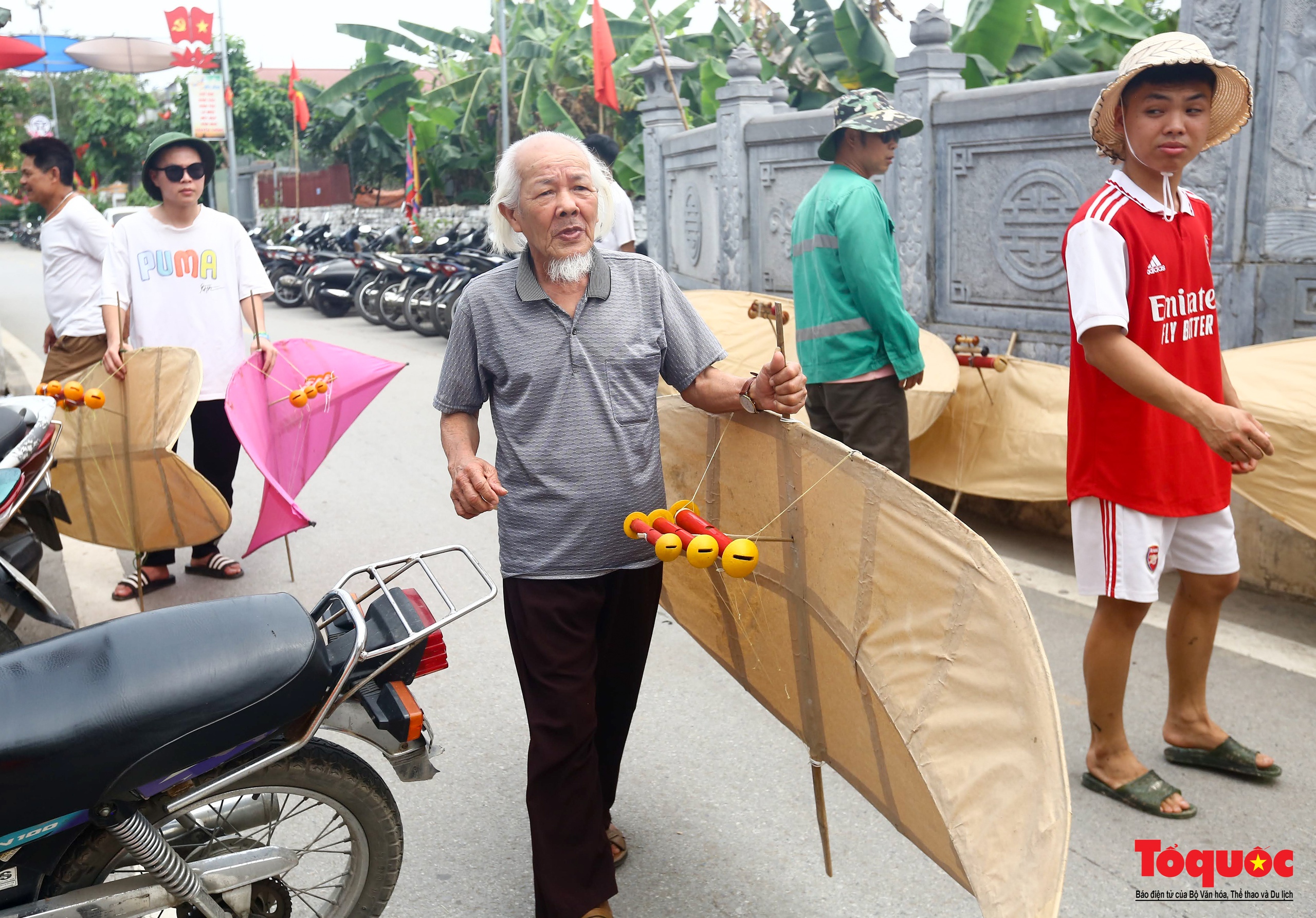 Màn thi đấu gay cấn tại lễ hội thi thả diều 'ngàn năm tuổi' ở làng Bá Dương Nội - Ảnh 9.
