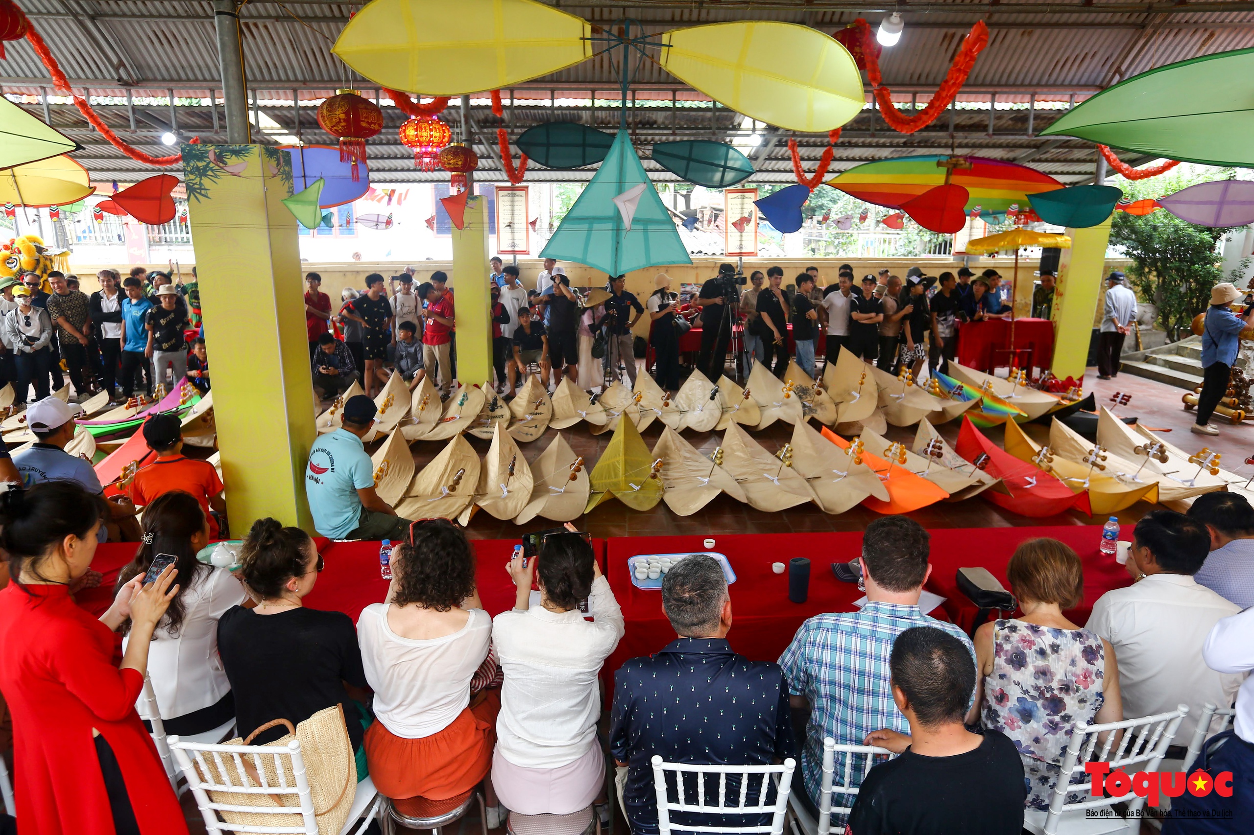Màn thi đấu gay cấn tại lễ hội thi thả diều 'ngàn năm tuổi' ở làng Bá Dương Nội - Ảnh 2.