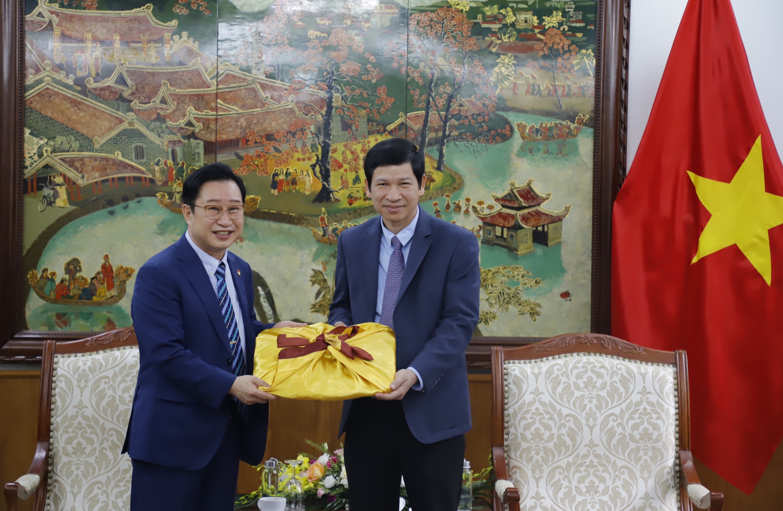 Thứ trưởng Hồ An Phong gặp mặt Đại sứ Du lịch Việt Nam tại Hàn Quốc Lý Xương Căn - Ảnh 4.
