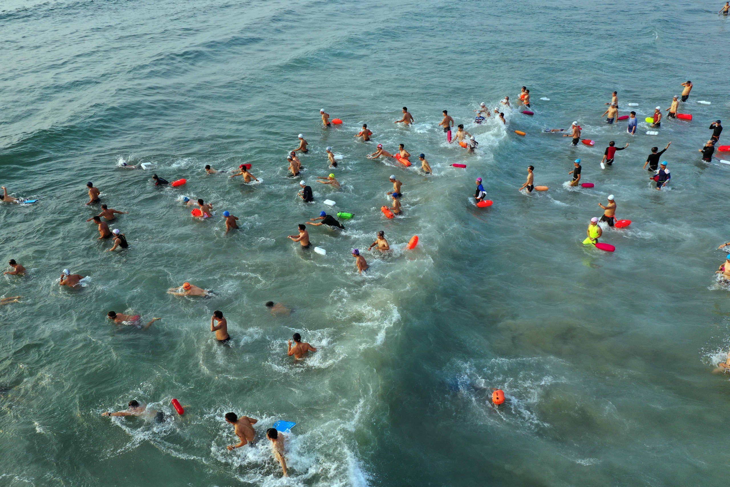 Hàng trăm VĐV tranh tài giải bơi biển và đua sup “Vượt sóng mùa hè Đà Nẵng 2024”  - Ảnh 4.