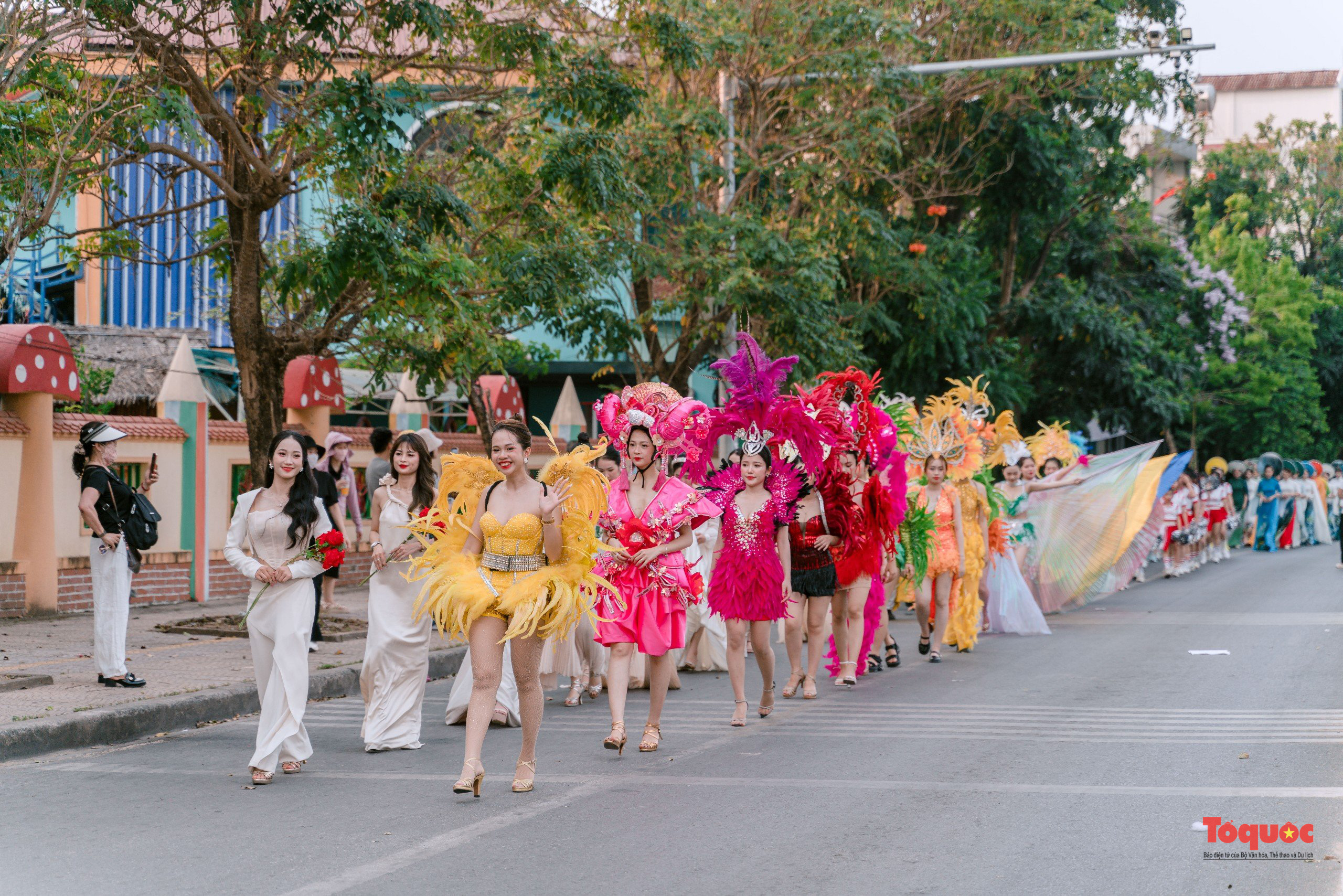 Quảng Bình: Đa sắc màu văn hóa ở lễ hội đường phố - Ảnh 5.