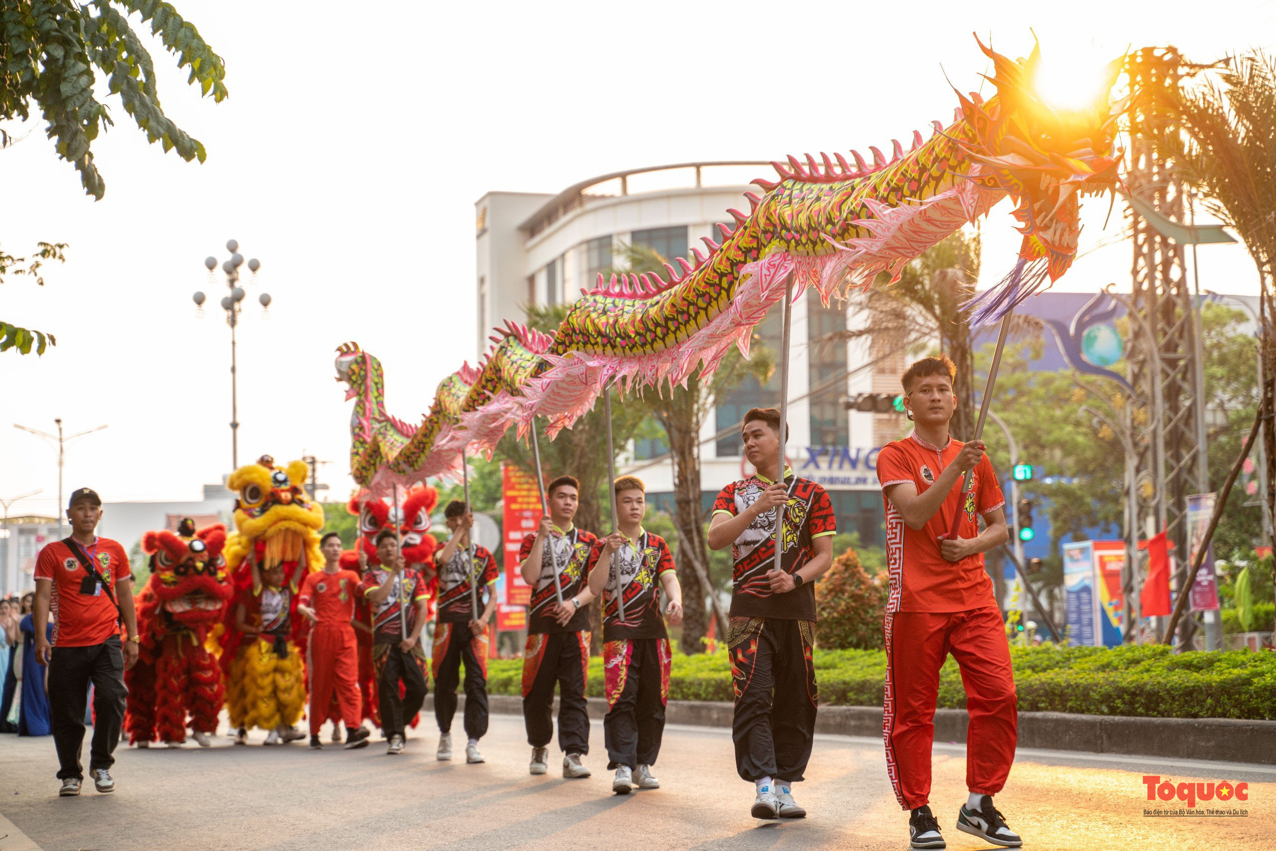 Quảng Bình: Đa sắc màu văn hóa ở lễ hội đường phố - Ảnh 3.