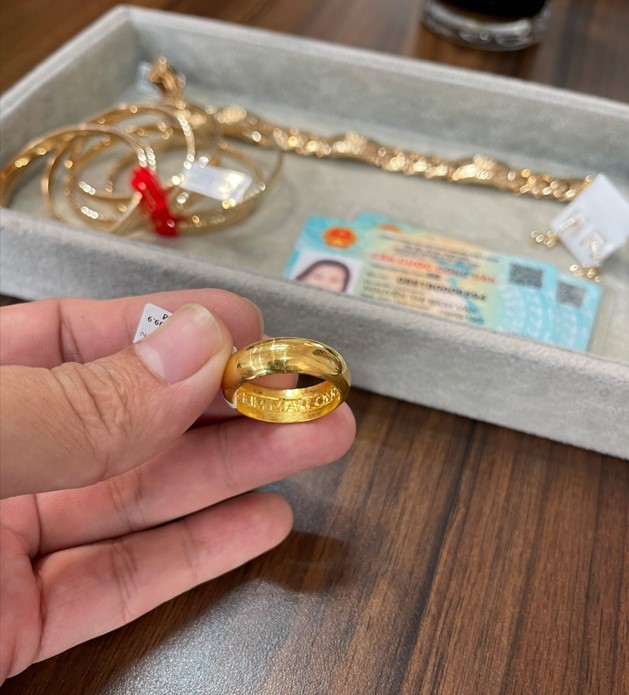 Tạm giữ nhiều kim loại vàng không rõ nguồn gốc tại Chi nhánh doanh nghiệp tư nhân Kim Mai - Ảnh 3.