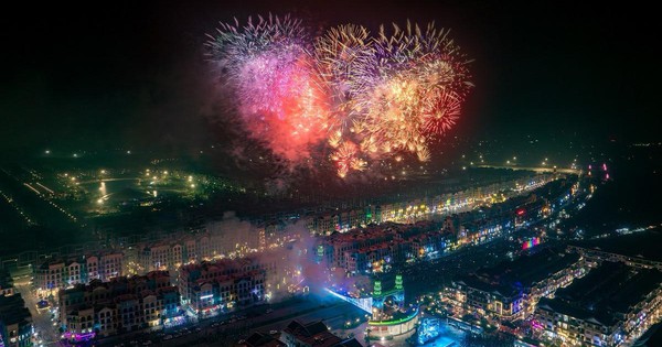 Biển người đổ về “Hàn Quốc thu nhỏ” K-Town trong ngày khai trương