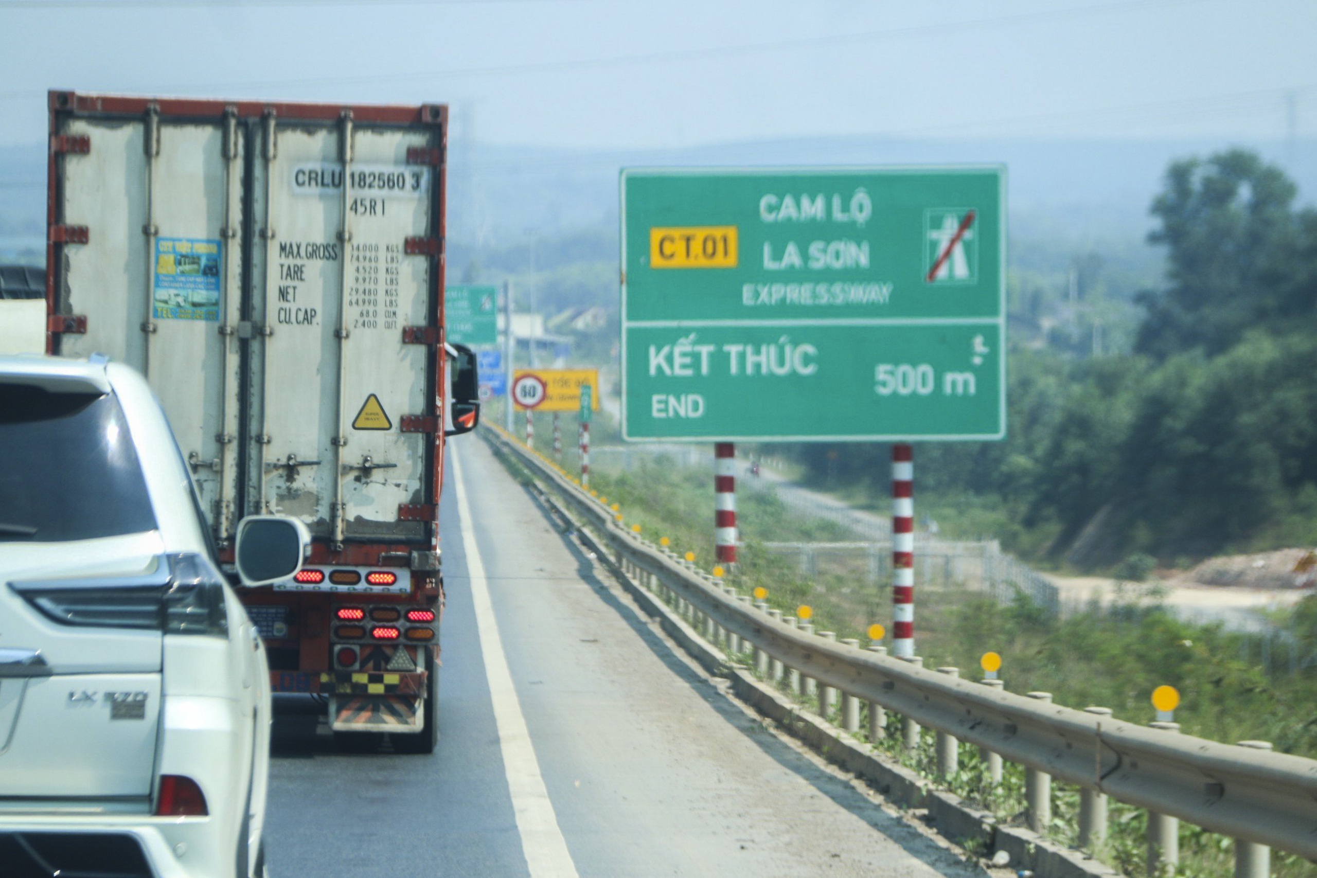 Cao tốc Cam Lộ - La Sơn trong ngày đầu cấm xe trọng tải lớn - Ảnh 13.