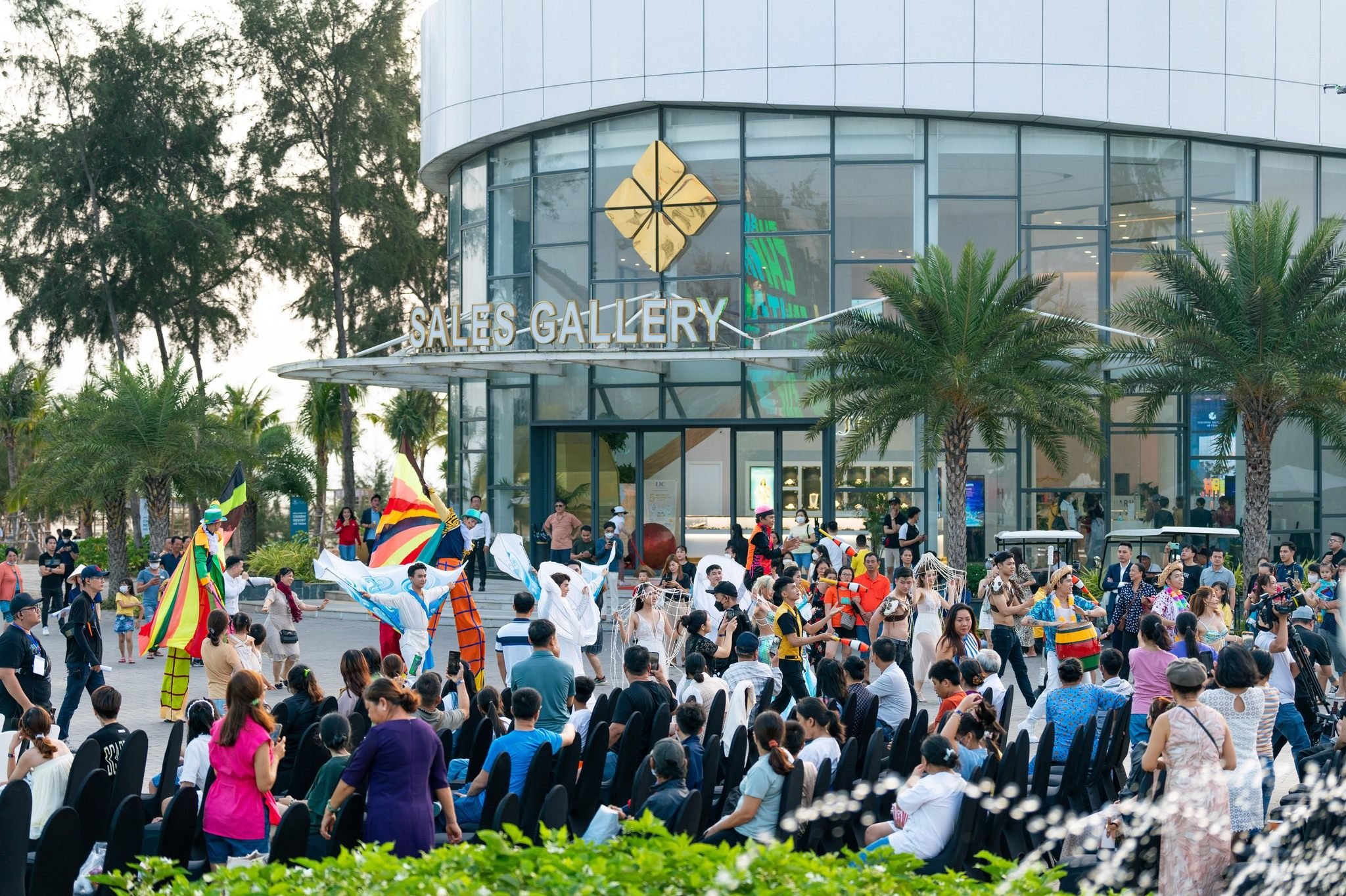 Ho Tram láká turisty 30. dubna speciálním uměleckým programem Charm Fantasea 2024 - Foto 3. Hồ Tràm hấp dẫn du khách dịp 30-4 với chương trình nghệ thuật đặc sắc Charm Fantasea 2024 - Ảnh 3.