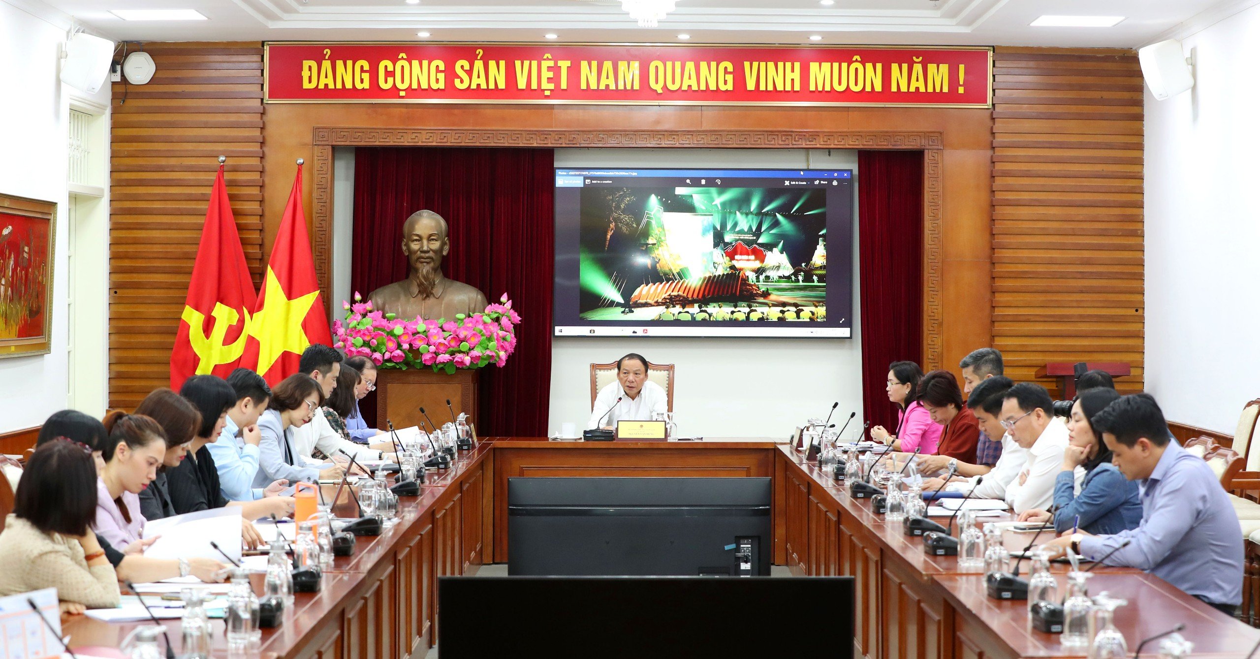 Bộ trưởng Nguyễn Văn Hùng: Đảm bảo các hoạt động kỷ niệm 70 năm Chiến thắng Điện Biên Phủ mang tầm vóc quốc gia - Ảnh 1. Bộ trưởng Nguyễn Văn Hùng: Đảm bảo các hoạt động kỷ niệm 70 năm Chiến thắng Điện Biên Phủ mang tầm vóc quốc gia - Ảnh 1.
