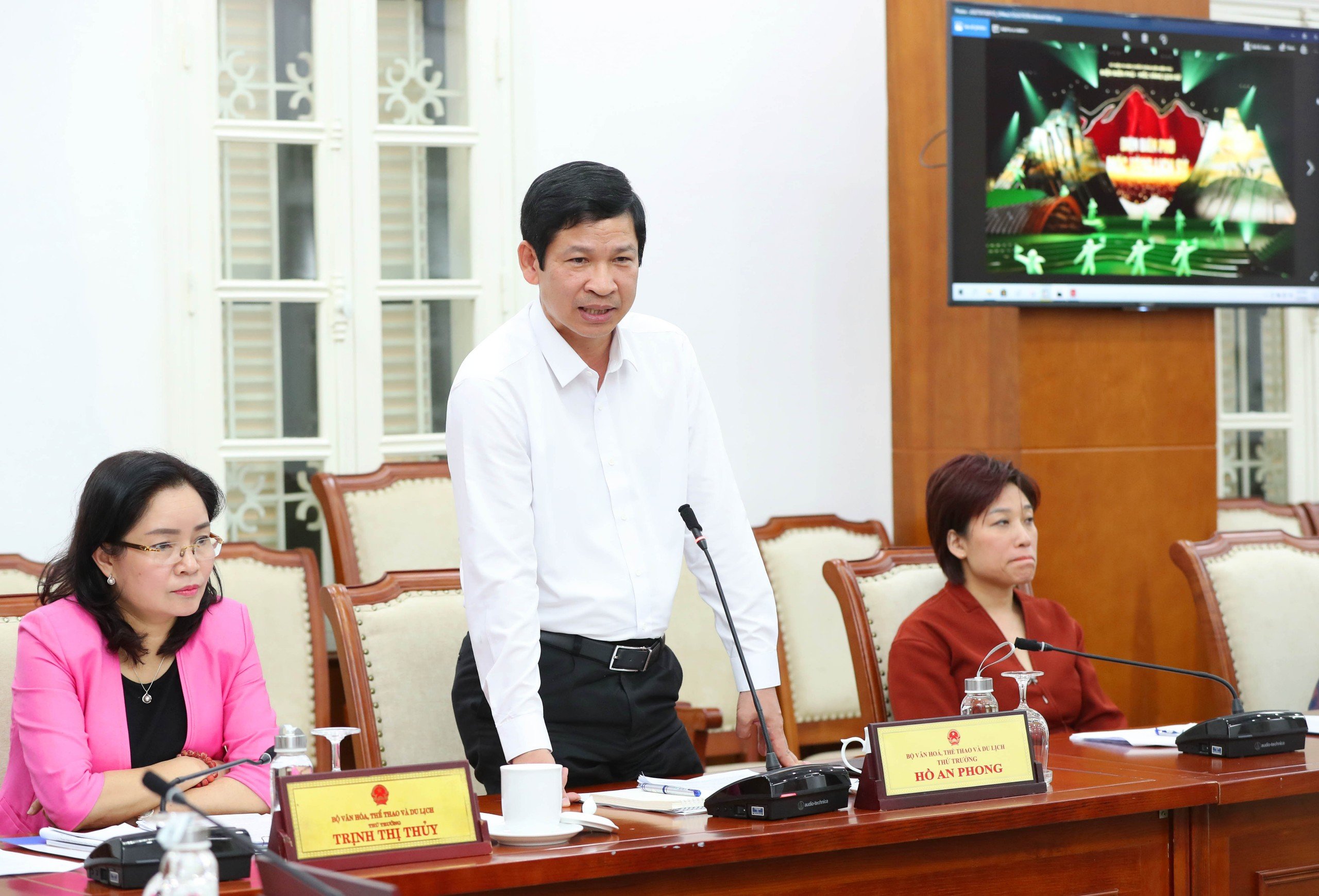 Bộ trưởng Nguyễn Văn Hùng: Đảm bảo các hoạt động kỷ niệm 70 năm Chiến thắng Điện Biên Phủ mang tầm vóc quốc gia - Ảnh 5. Bộ trưởng Nguyễn Văn Hùng: Đảm bảo các hoạt động kỷ niệm 70 năm Chiến thắng Điện Biên Phủ mang tầm vóc quốc gia - Ảnh 5.