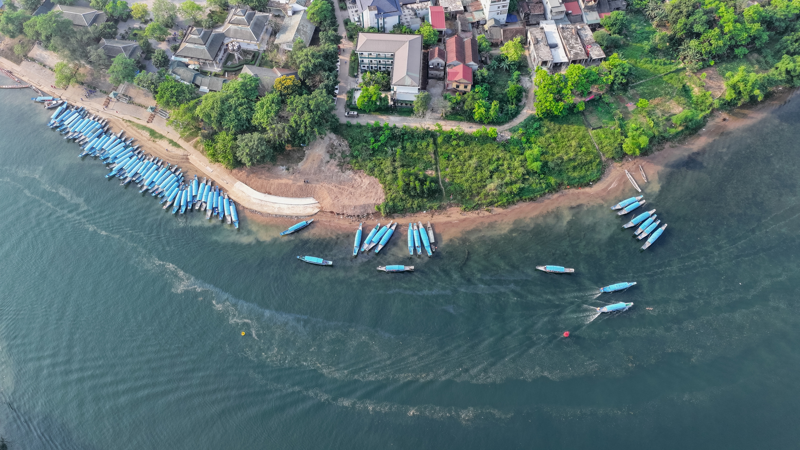 More than 300,000 tourists come to Quang Binh during the holidays - Photo 1. Hơn 300.000 khách du lịch đến với Quảng Bình dịp nghỉ lễ - Ảnh 1.