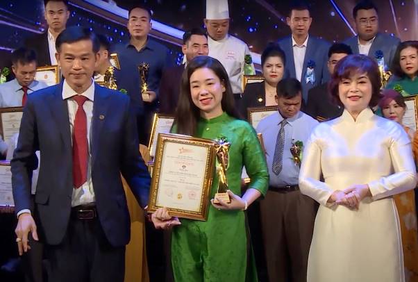 Phát triển doanh nghiệp  bền vững, Hệ thống Anh Ngữ Regal Edu Việt Nam vinh dự nhận giải thưởng “Top 10 thương hiệu phát triển bền vững quốc gia 2024” - Ảnh 2.