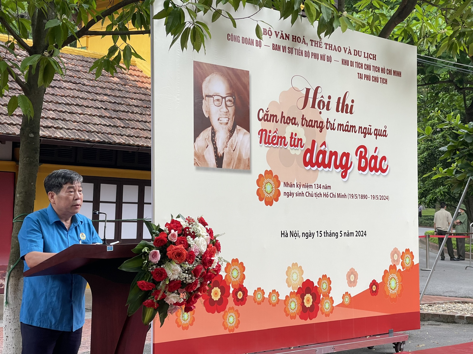 Công đoàn Bộ VHTTDL tổ chức Hội thi cắm hoa, trang trí mâm ngũ quả nhân dịp kỷ niệm 134 năm Ngày sinh Chủ tịch Hồ Chí Minh - Ảnh 2.